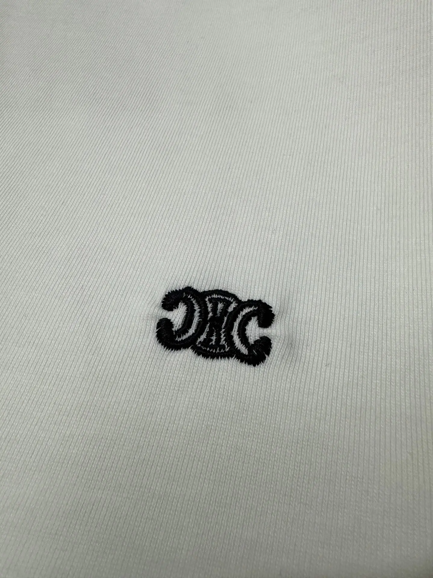 Triomphe Logo Embroidered Long-Sleeve T-Shirt D22018873 — view 7