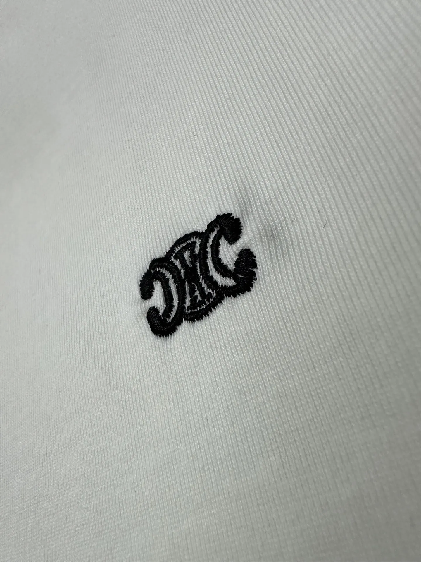 Triomphe Logo Embroidered Long-Sleeve T-Shirt D22018873 — view 8