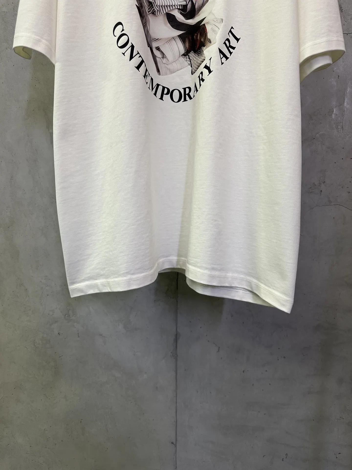Contemporary Art Graphic T-Shirt D22015281 — view 4
