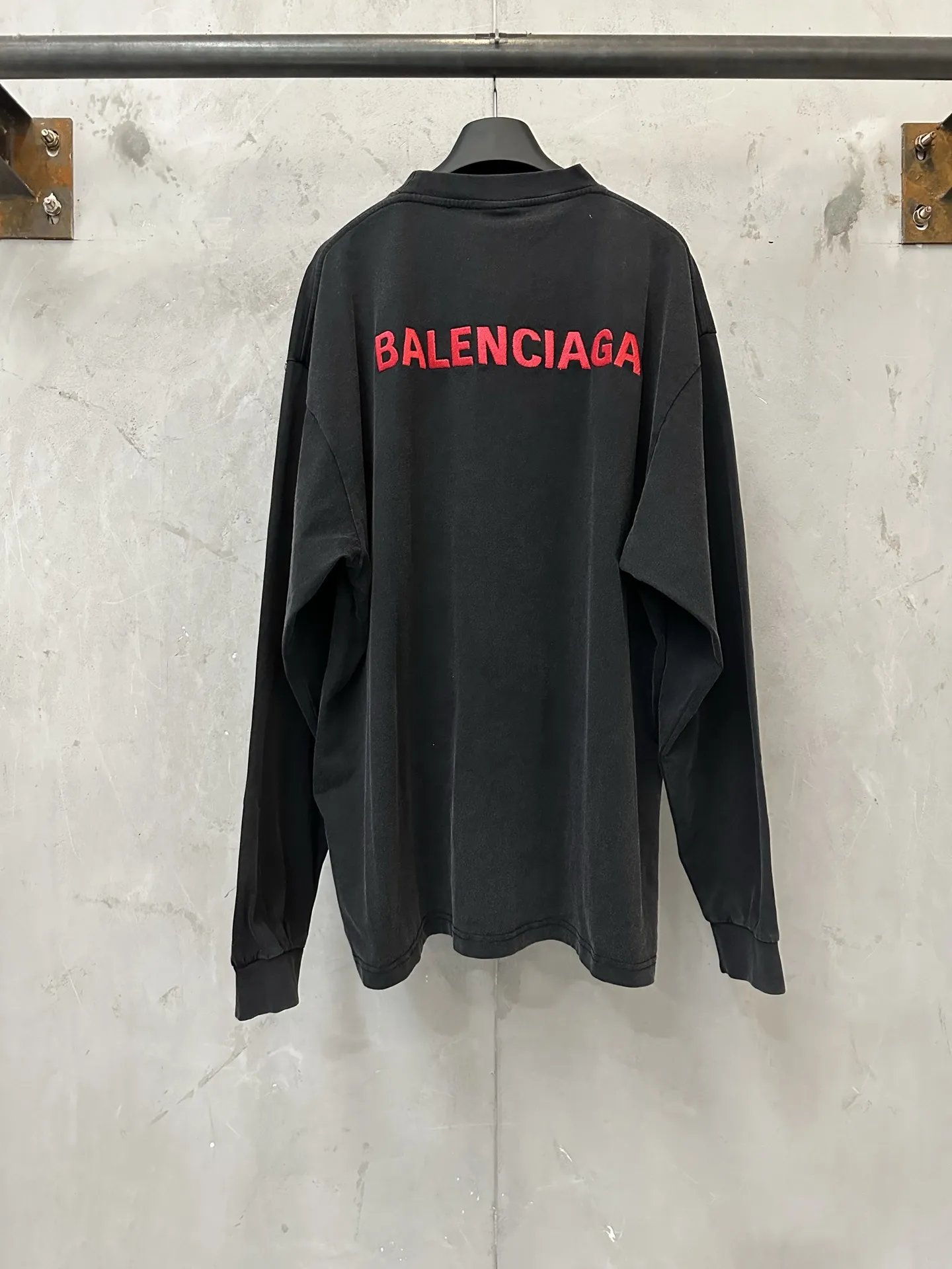 Logo Embroidery Long-Sleeve T-Shirt D23022231 — view 2