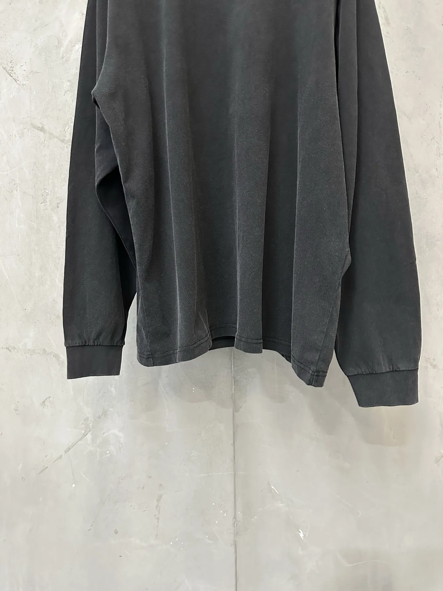 Logo Embroidery Long-Sleeve T-Shirt D23022231 — view 4