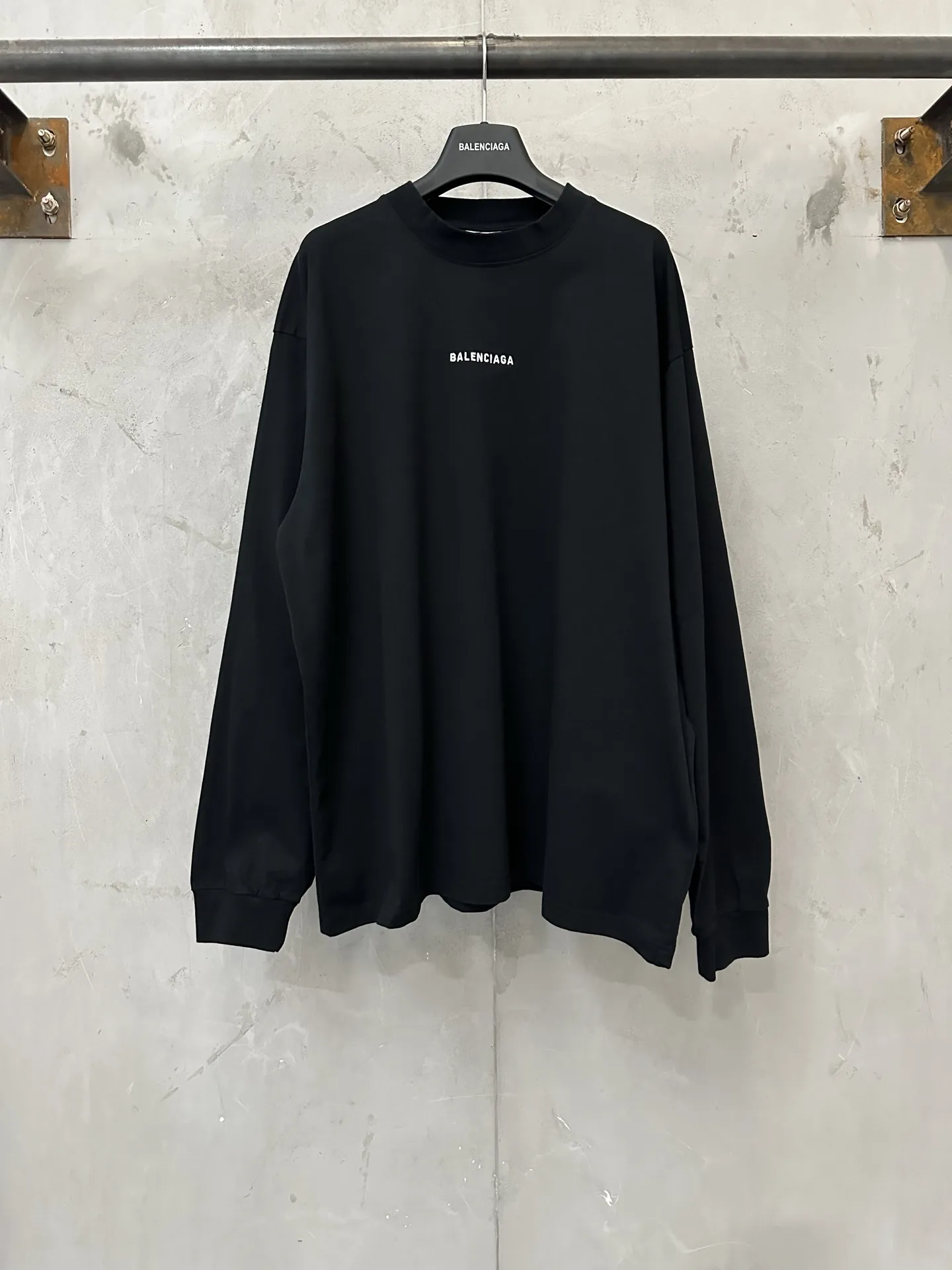 Logo Embroidered Long-Sleeve T-Shirt D23022229