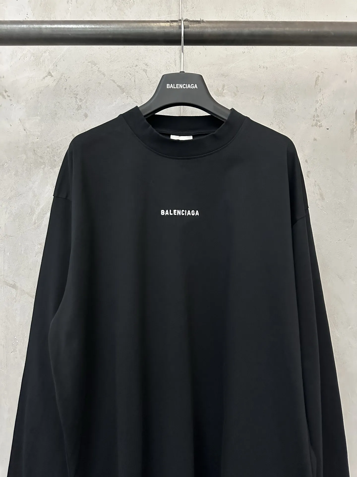 Logo Embroidered Long-Sleeve T-Shirt D23022229 — view 3