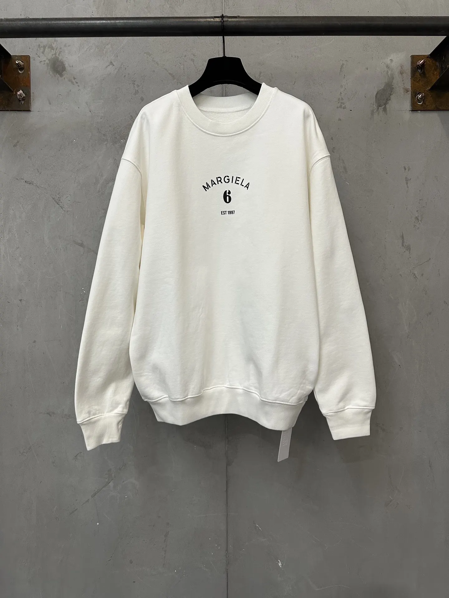 MM6 Maison Margiela Logo Embroidered Crew-Neck Sweatshirt D25020520