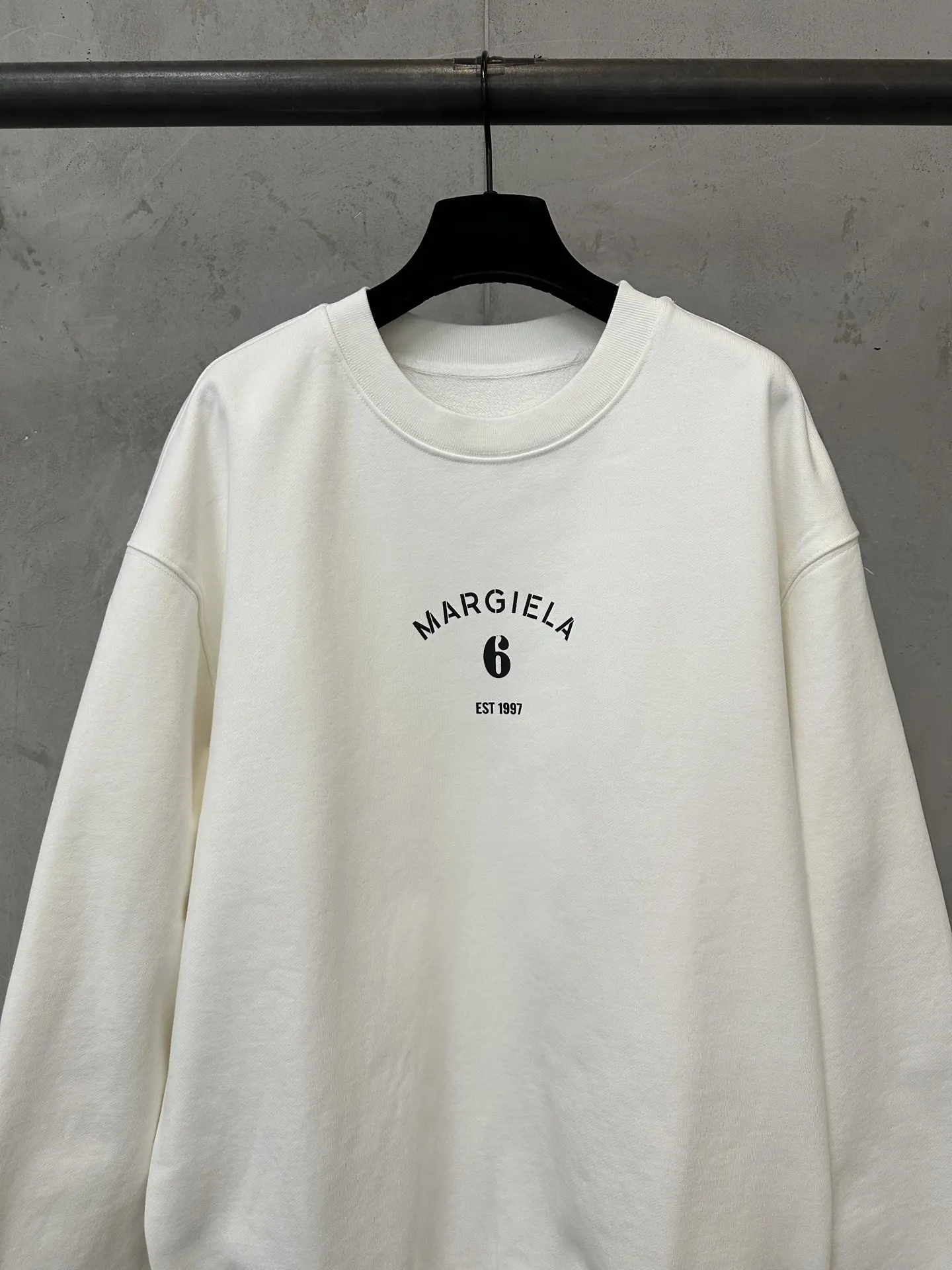 MM6 Maison Margiela Logo Embroidered Crew-Neck Sweatshirt D25020520 — view 3