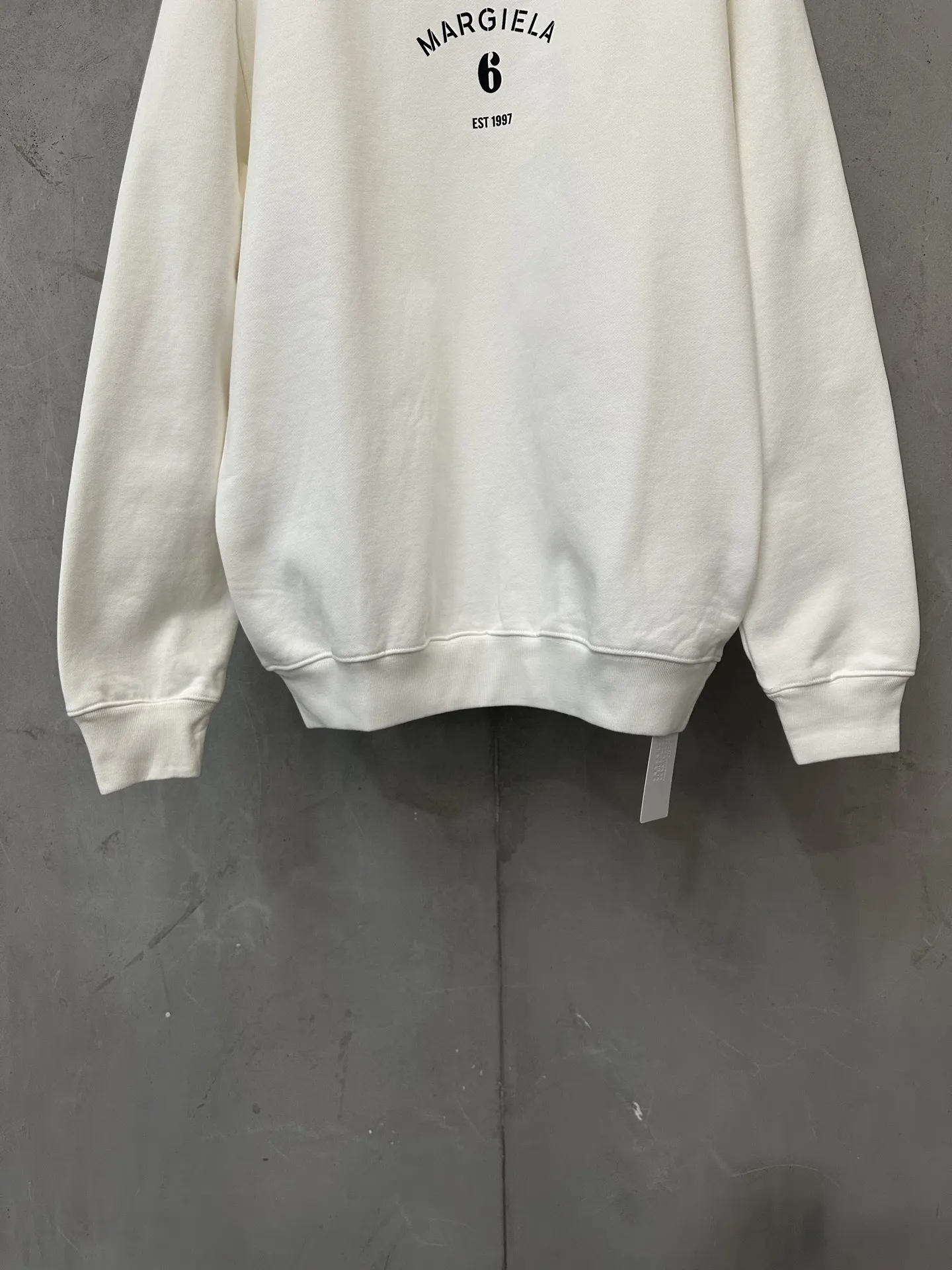 MM6 Maison Margiela Logo Embroidered Crew-Neck Sweatshirt D25020520 — view 4