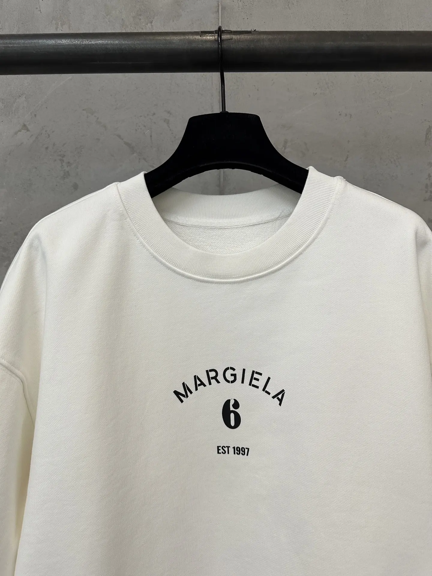 MM6 Maison Margiela Logo Embroidered Crew-Neck Sweatshirt D25020520 — view 5