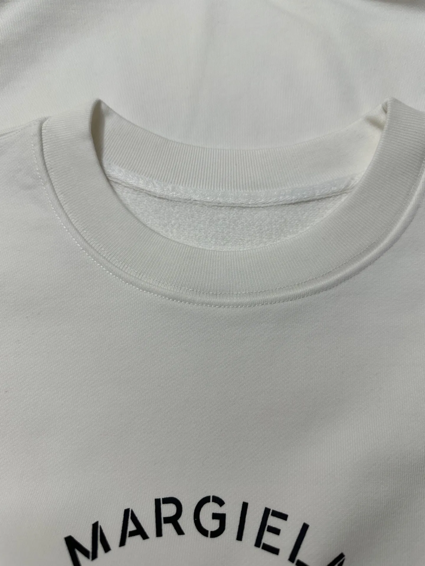 MM6 Maison Margiela Logo Embroidered Crew-Neck Sweatshirt D25020520 — view 6