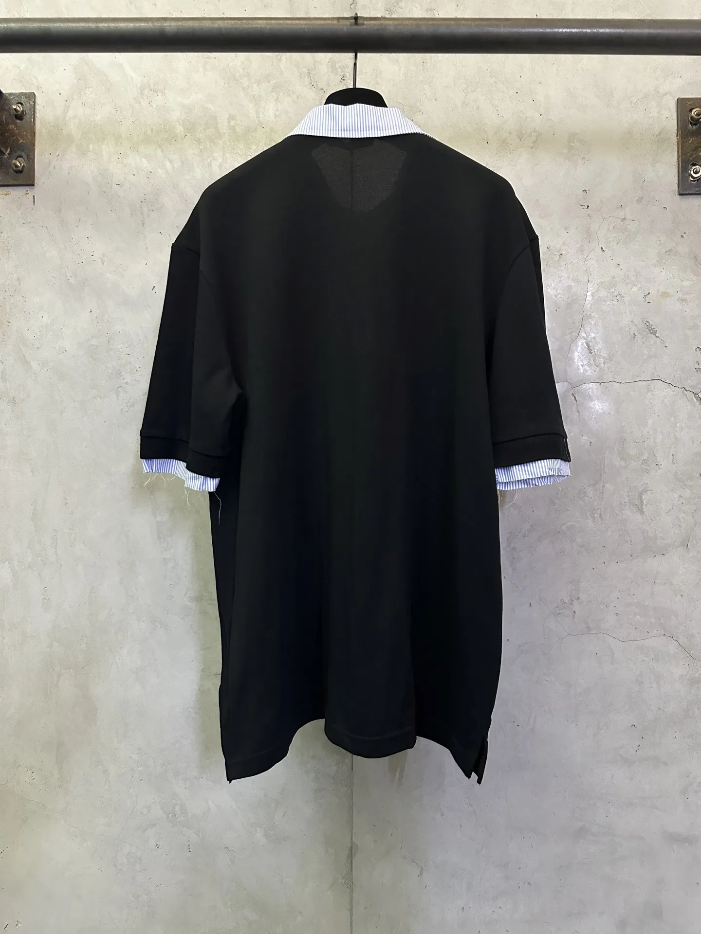 Contrast Collar Logo Embroidery Polo Shirt D26012369 — view 2