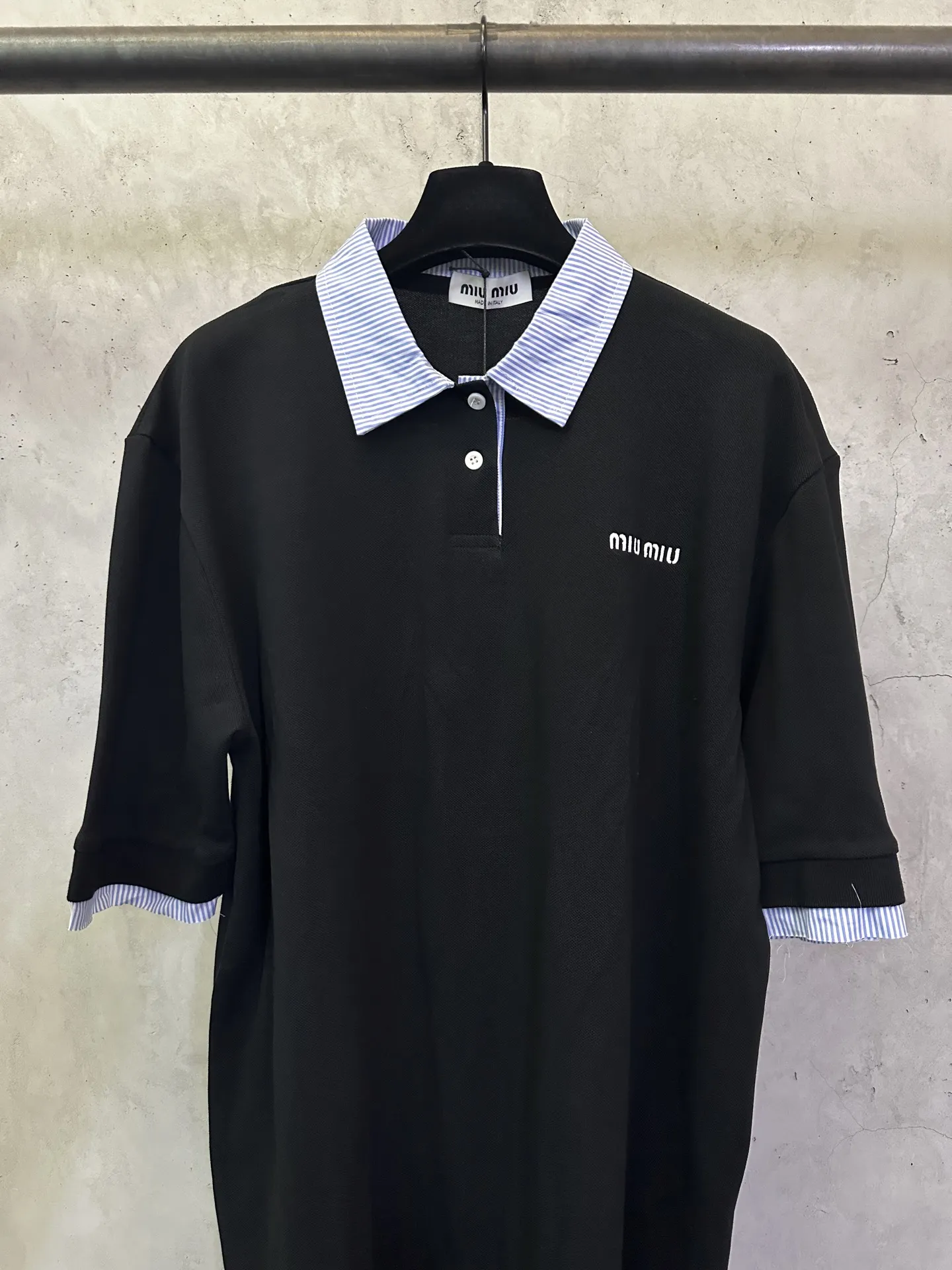 Contrast Collar Logo Embroidery Polo Shirt D26012369 — view 3