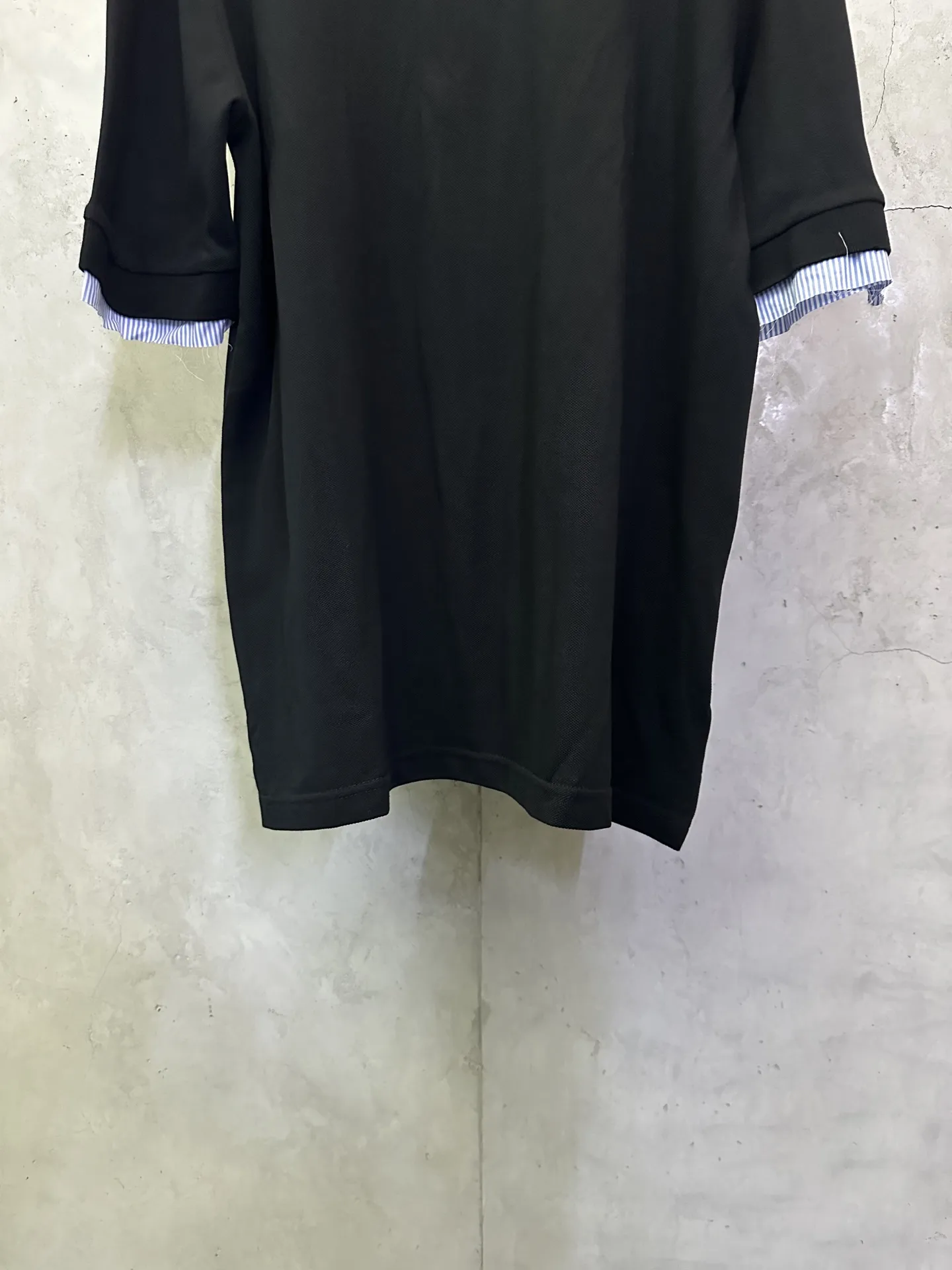 Contrast Collar Logo Embroidery Polo Shirt D26012369 — view 4