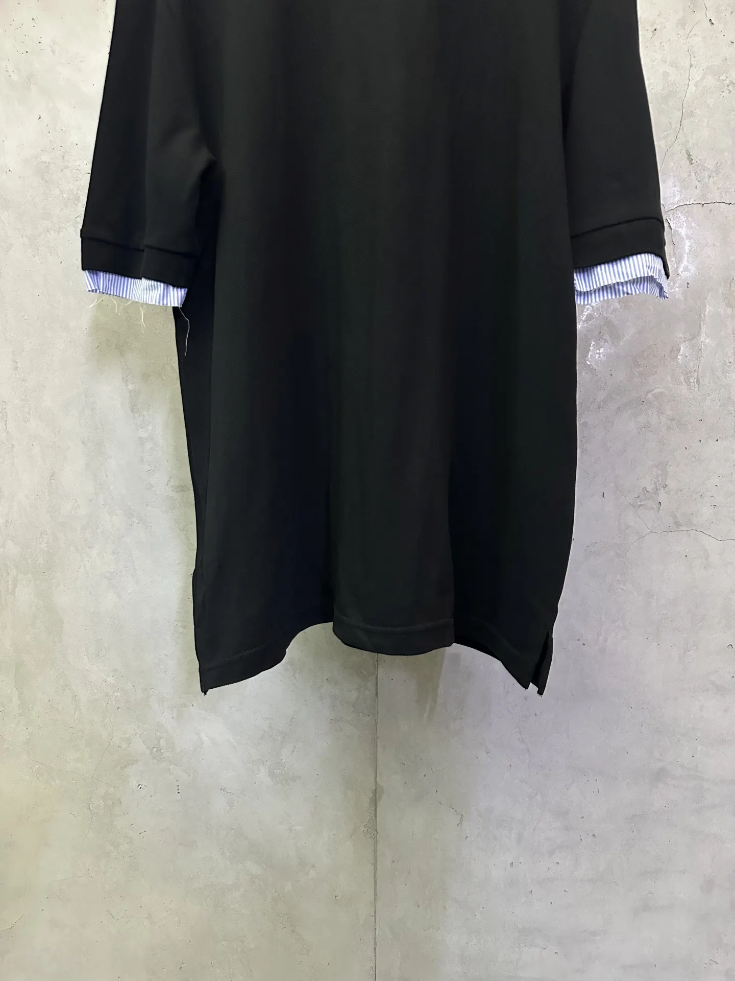 Contrast Collar Logo Embroidery Polo Shirt D26012369 — view 6