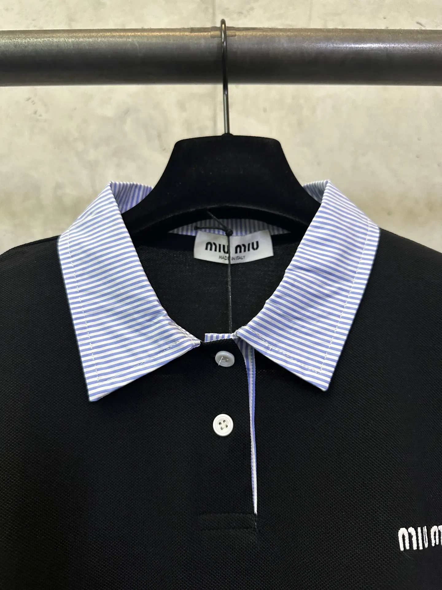 Contrast Collar Logo Embroidery Polo Shirt D26012369 — view 7