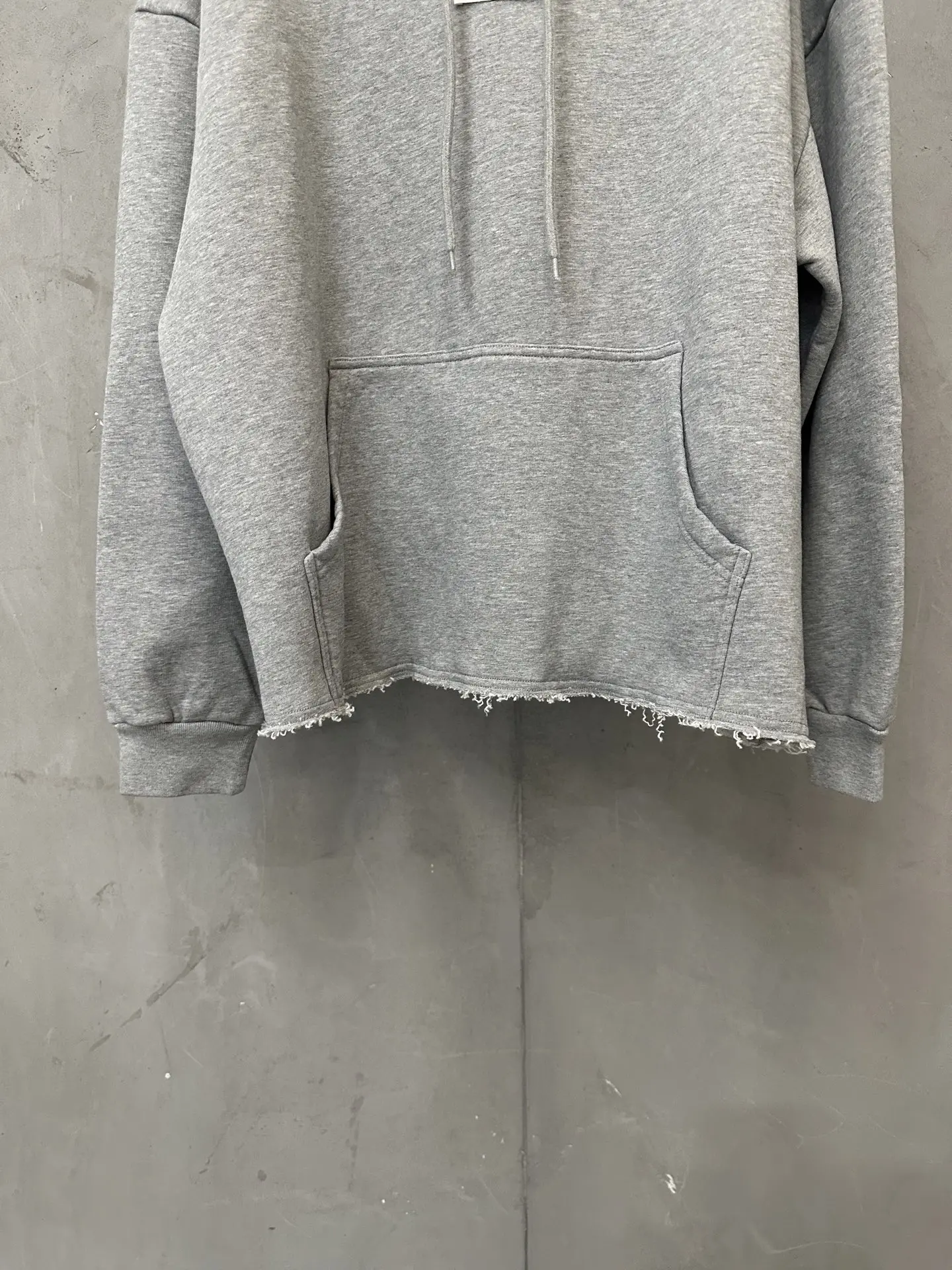 MM6 Distressed Hem Logo Hoodie D27020517 — view 4