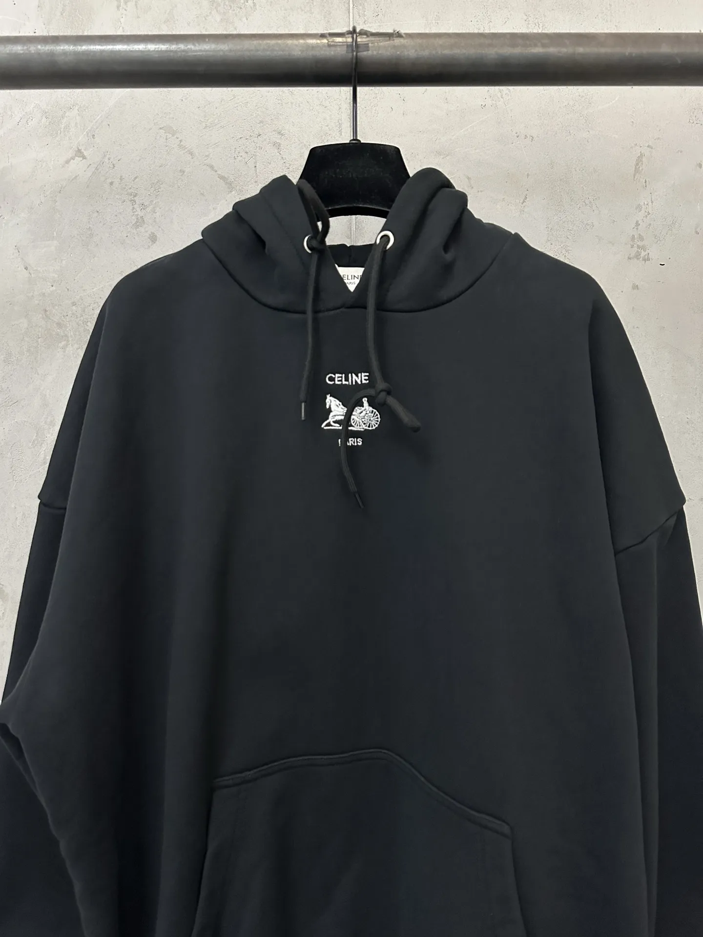Triomphe Carriage Logo Embroidered Hoodie D28018854 — view 3