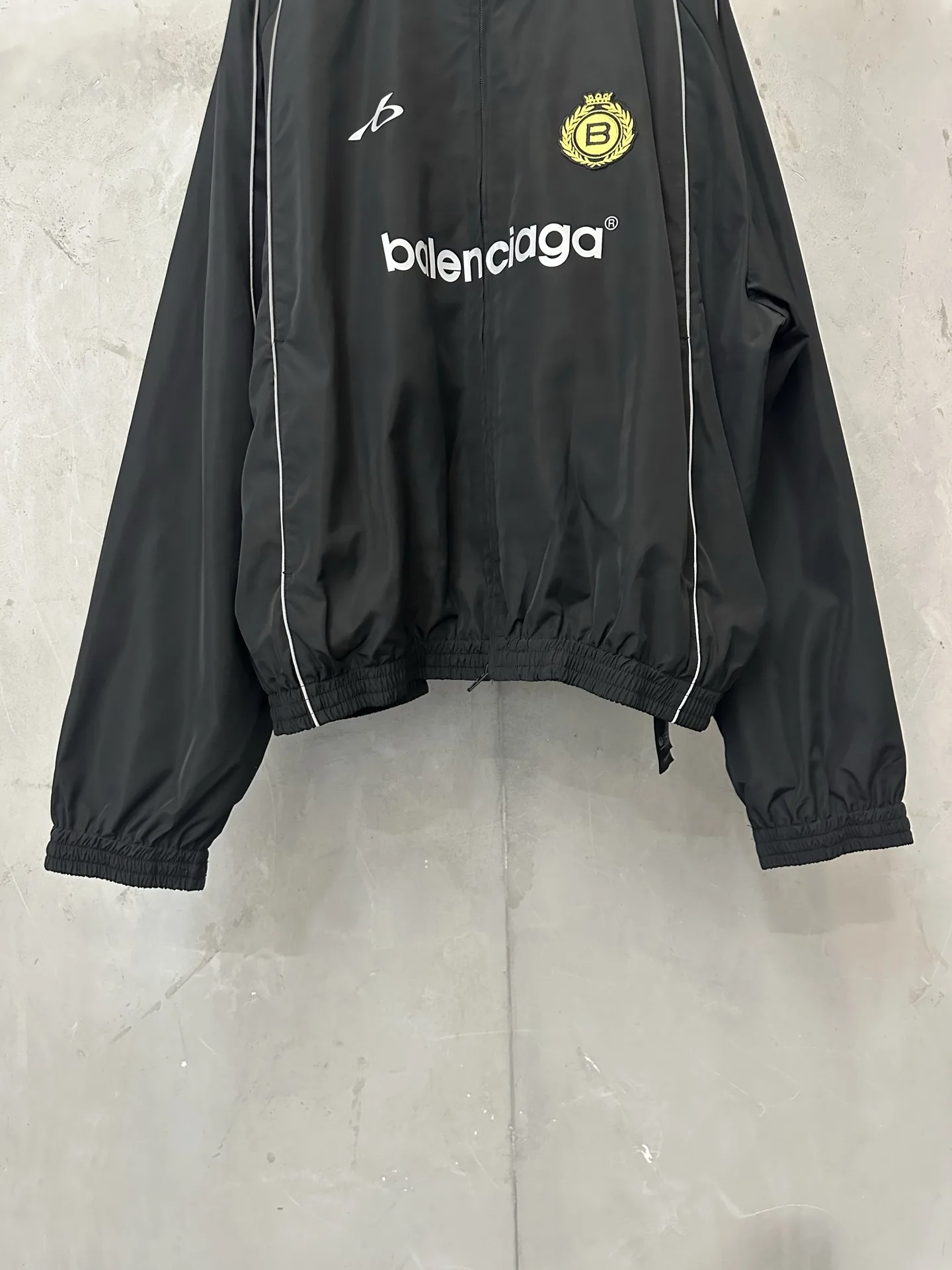 Logo-Print Reflective Trim Track Jacket D33022214 — view 4