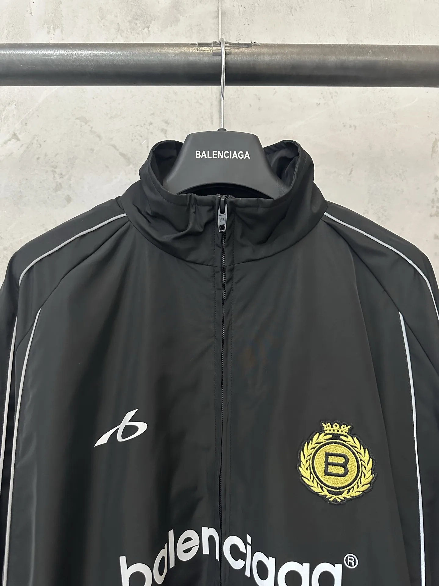 Logo-Print Reflective Trim Track Jacket D33022214 — view 5