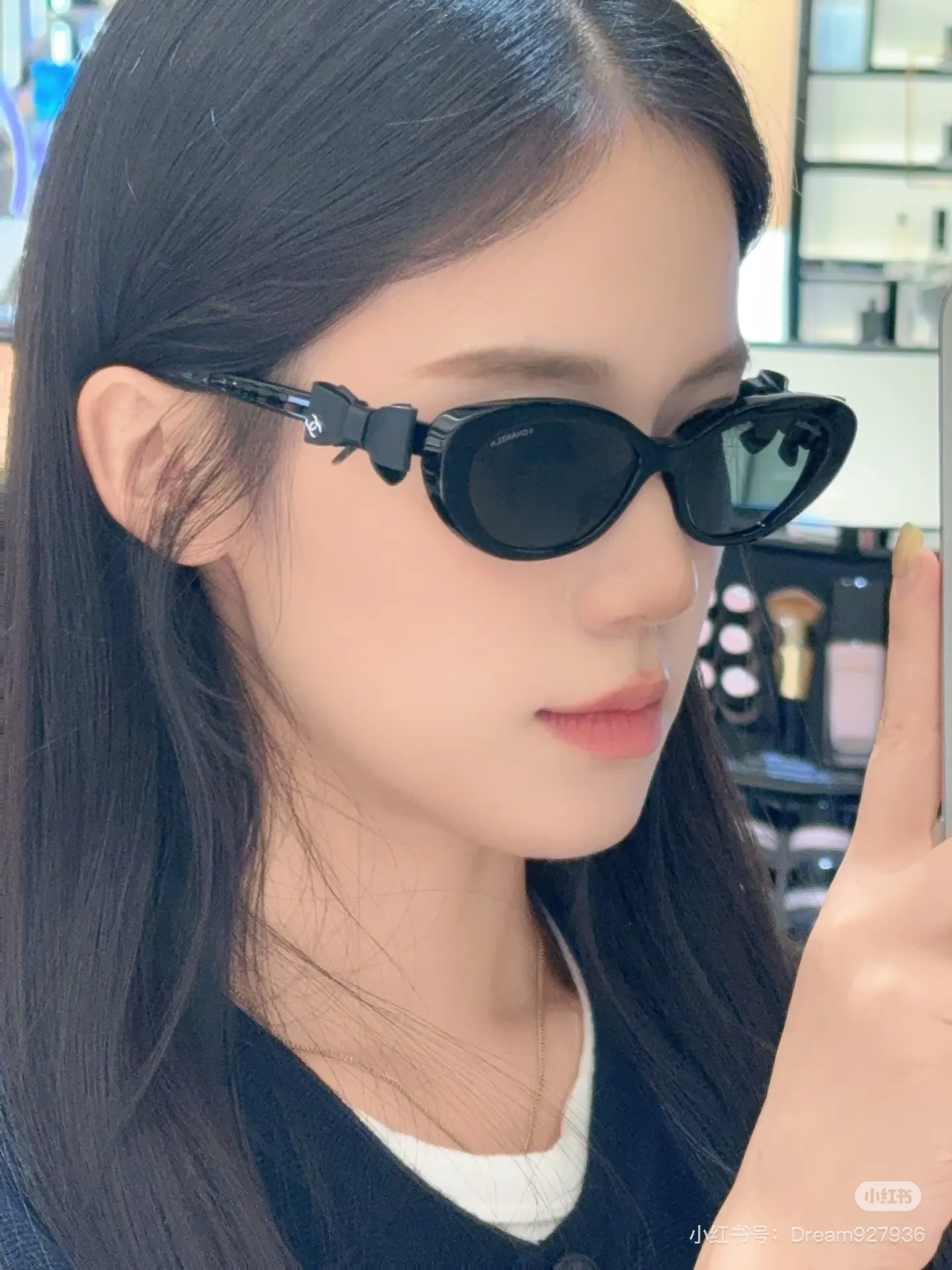Chanel Bow Detail Sunglasses D20018546 — view 3