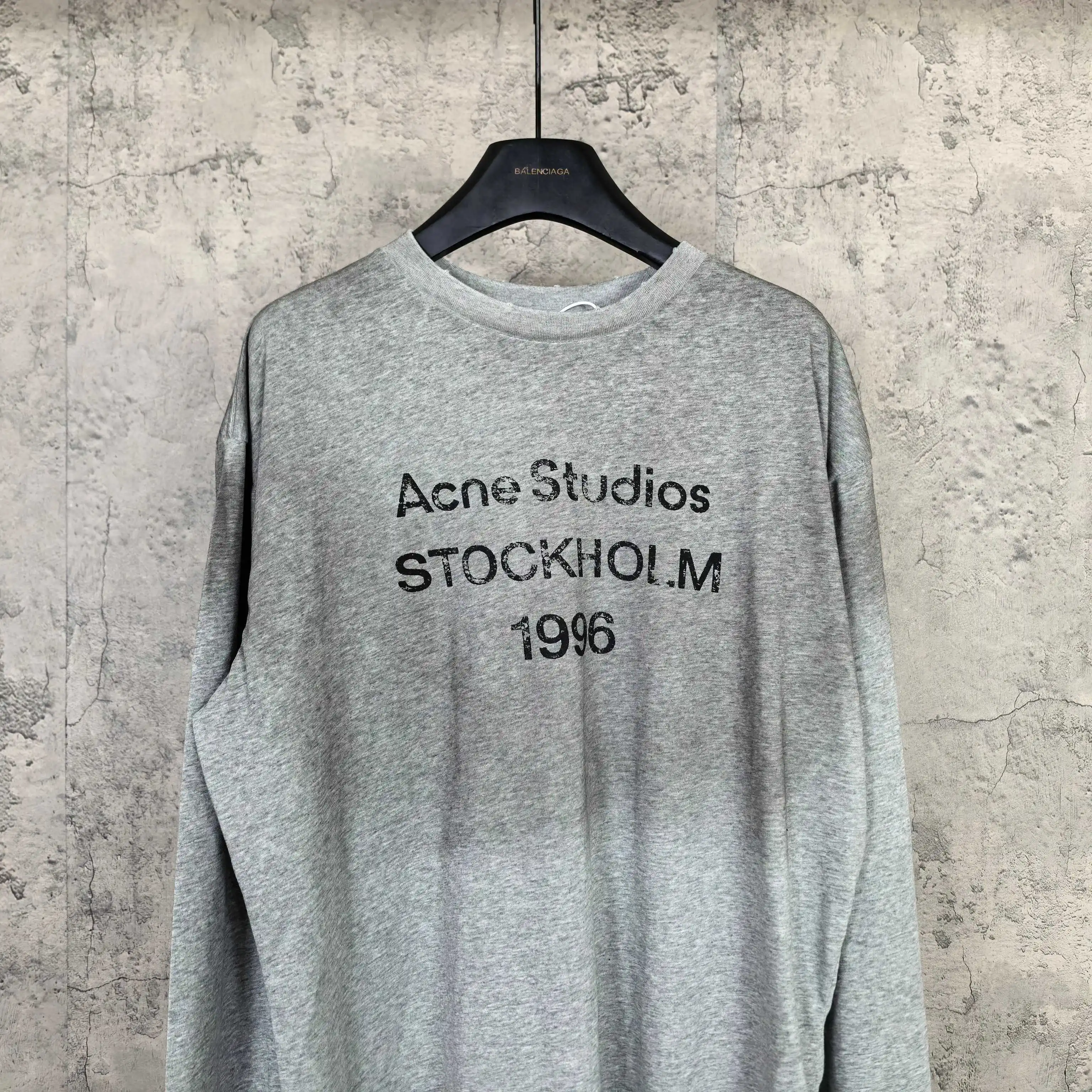 1996 Logo Distressed Long-Sleeve T-Shirt D14023265 — view 3