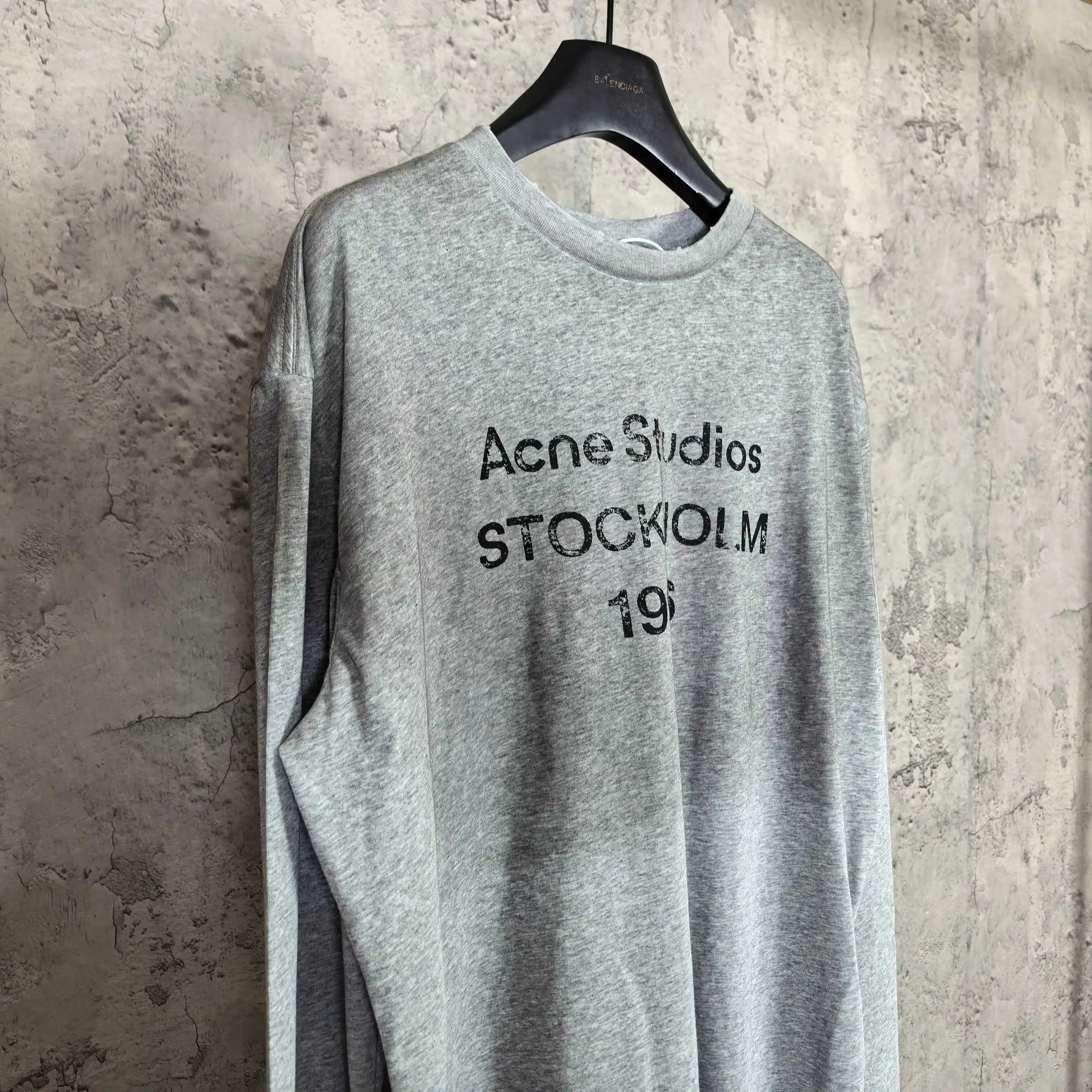 1996 Logo Distressed Long-Sleeve T-Shirt D14023265 — view 7