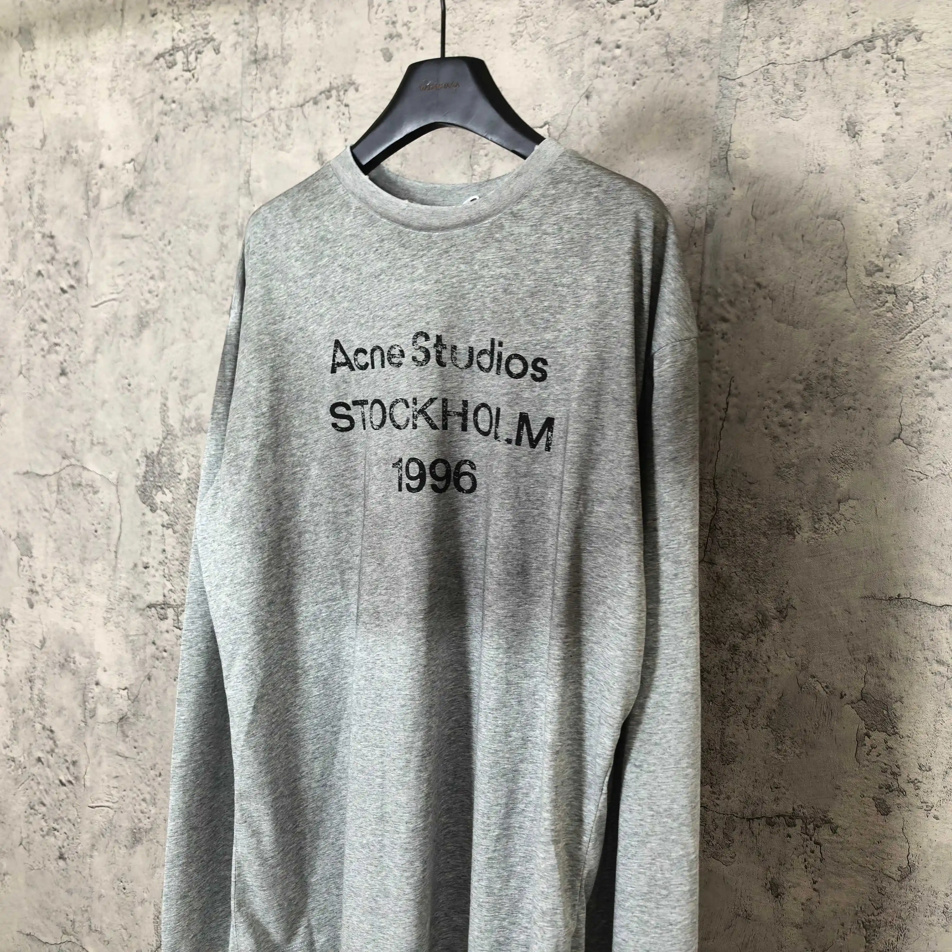 1996 Logo Distressed Long-Sleeve T-Shirt D14023265 — view 9