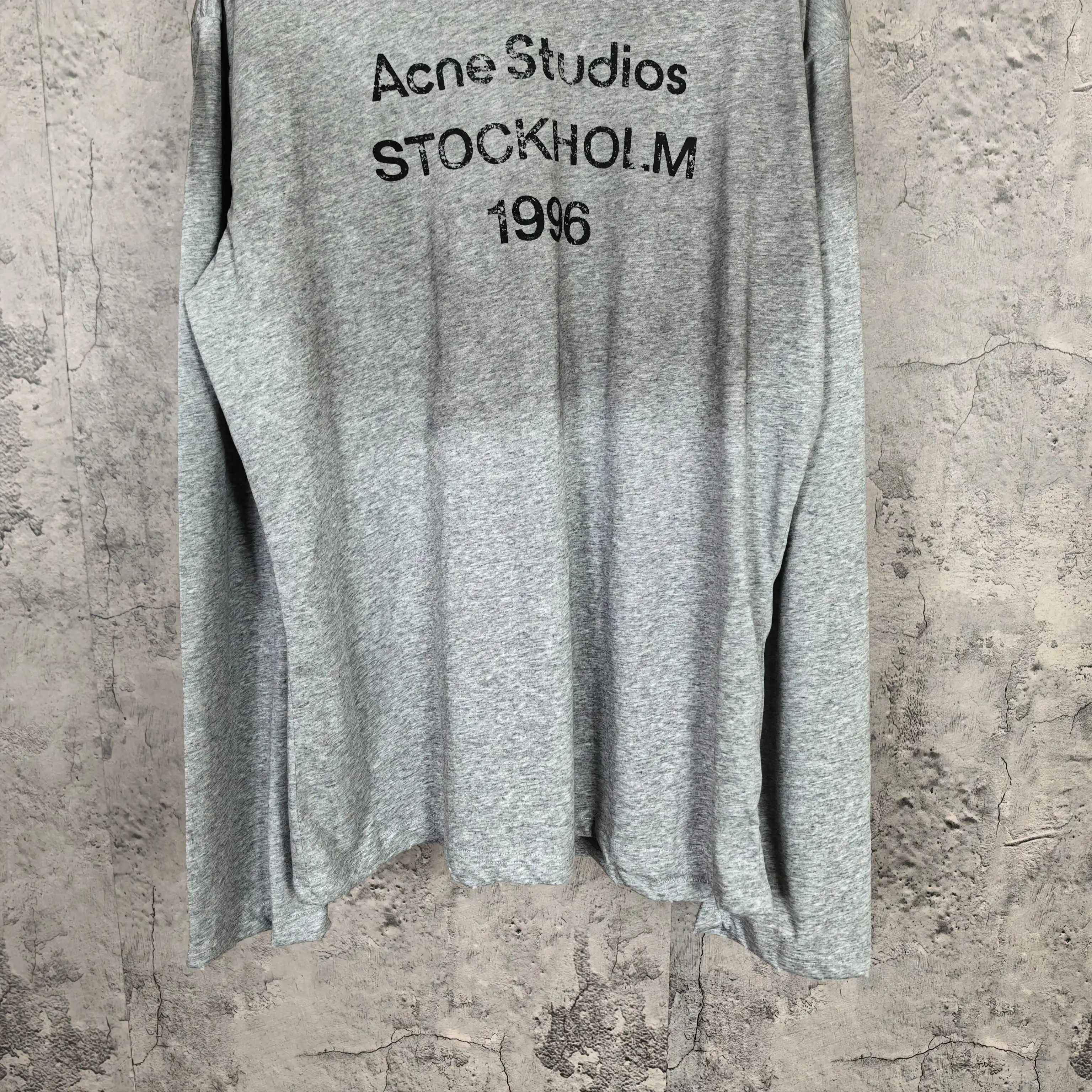 1996 Logo Distressed Long-Sleeve T-Shirt D14023265 — view 10