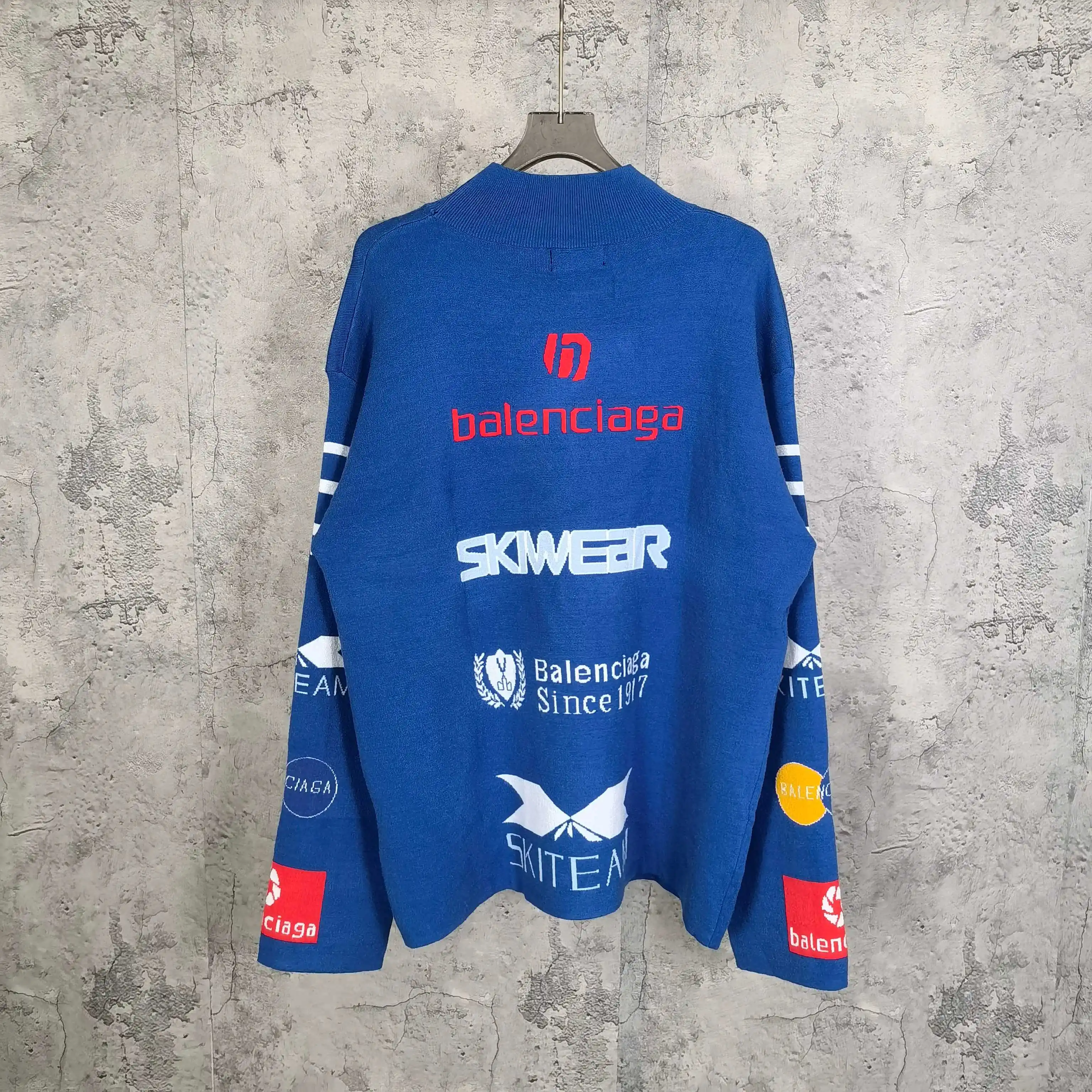 Skiwear Sponsor Logo Mock-Neck Sweater D20023165 — view 2