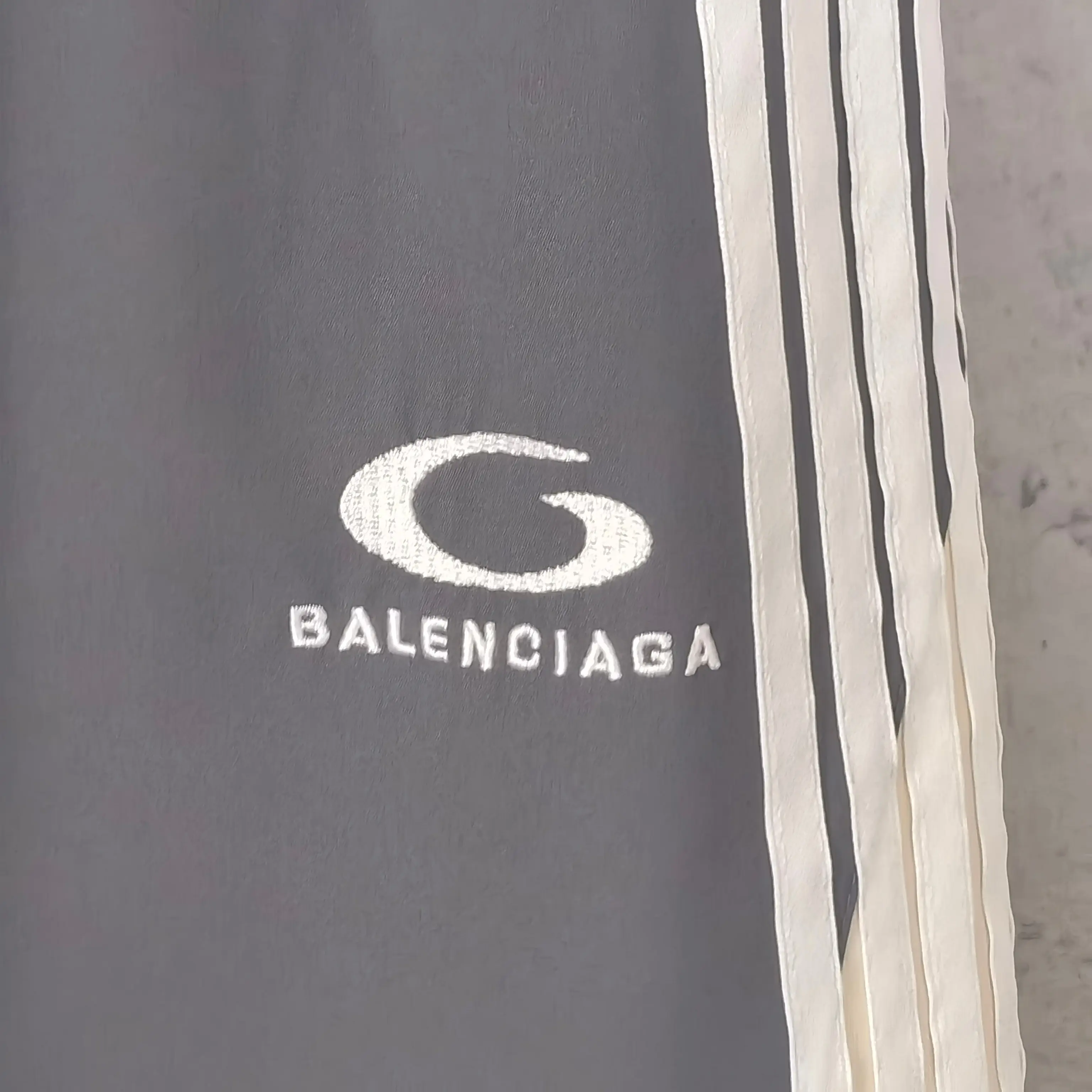 Cut-Up Double-Waistband Tracksuit Pants D22523190 — view 10