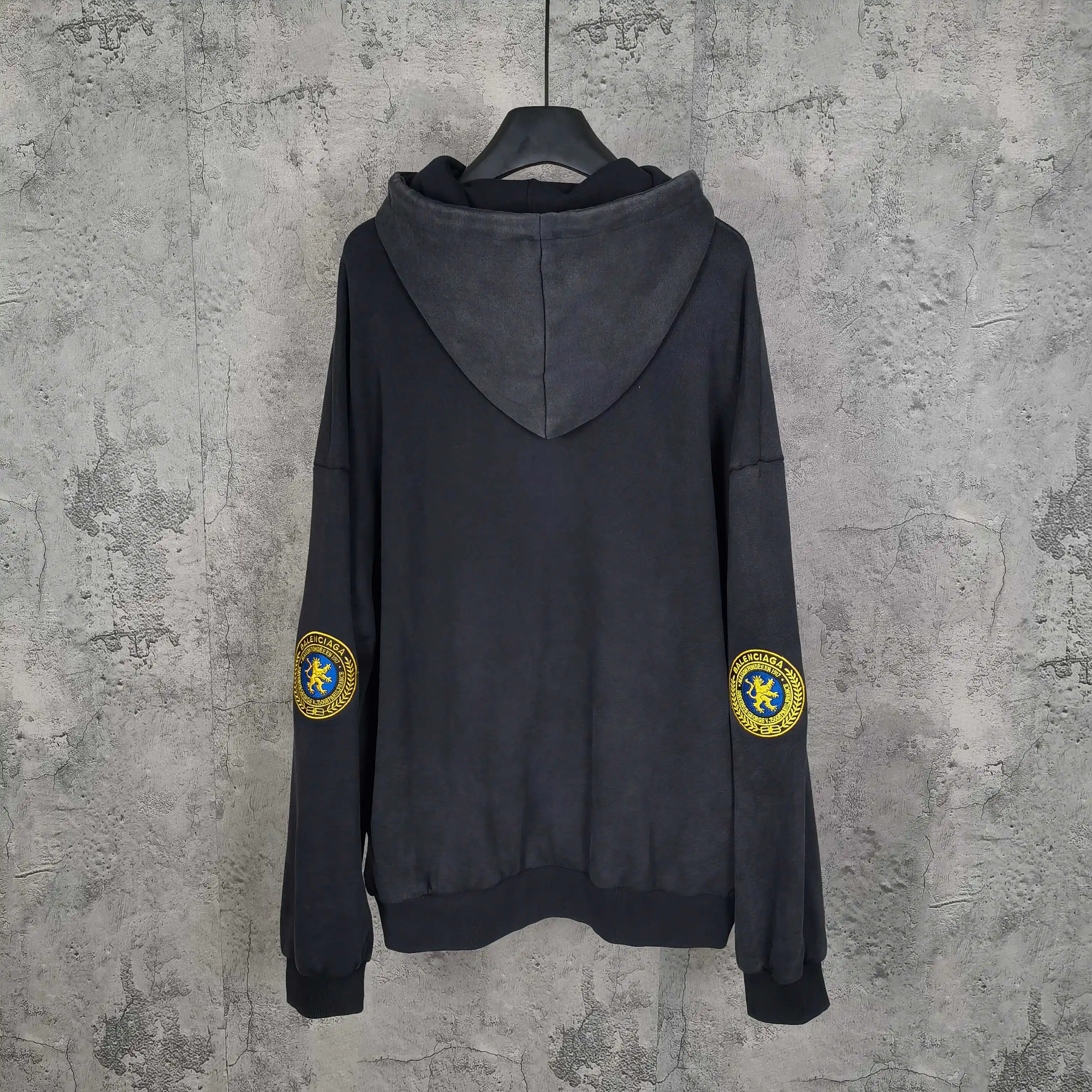Oversized Embroidered Zip-Up Hoodie D24023164 — view 2