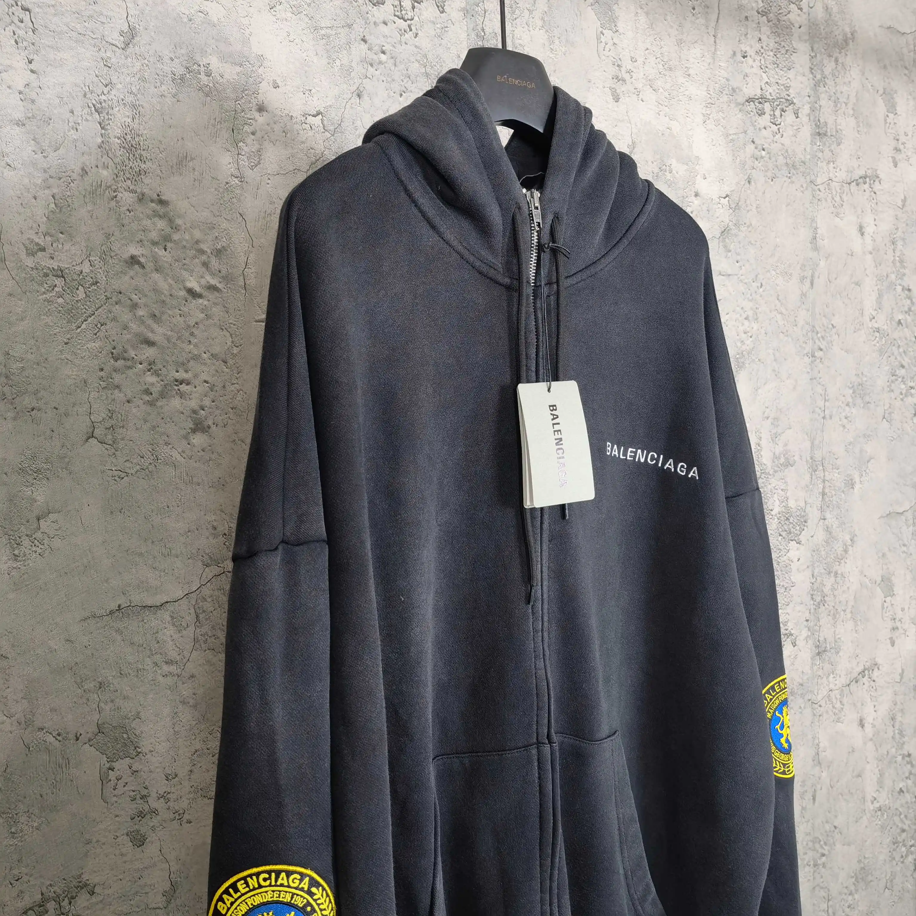Oversized Embroidered Zip-Up Hoodie D24023164 — view 7