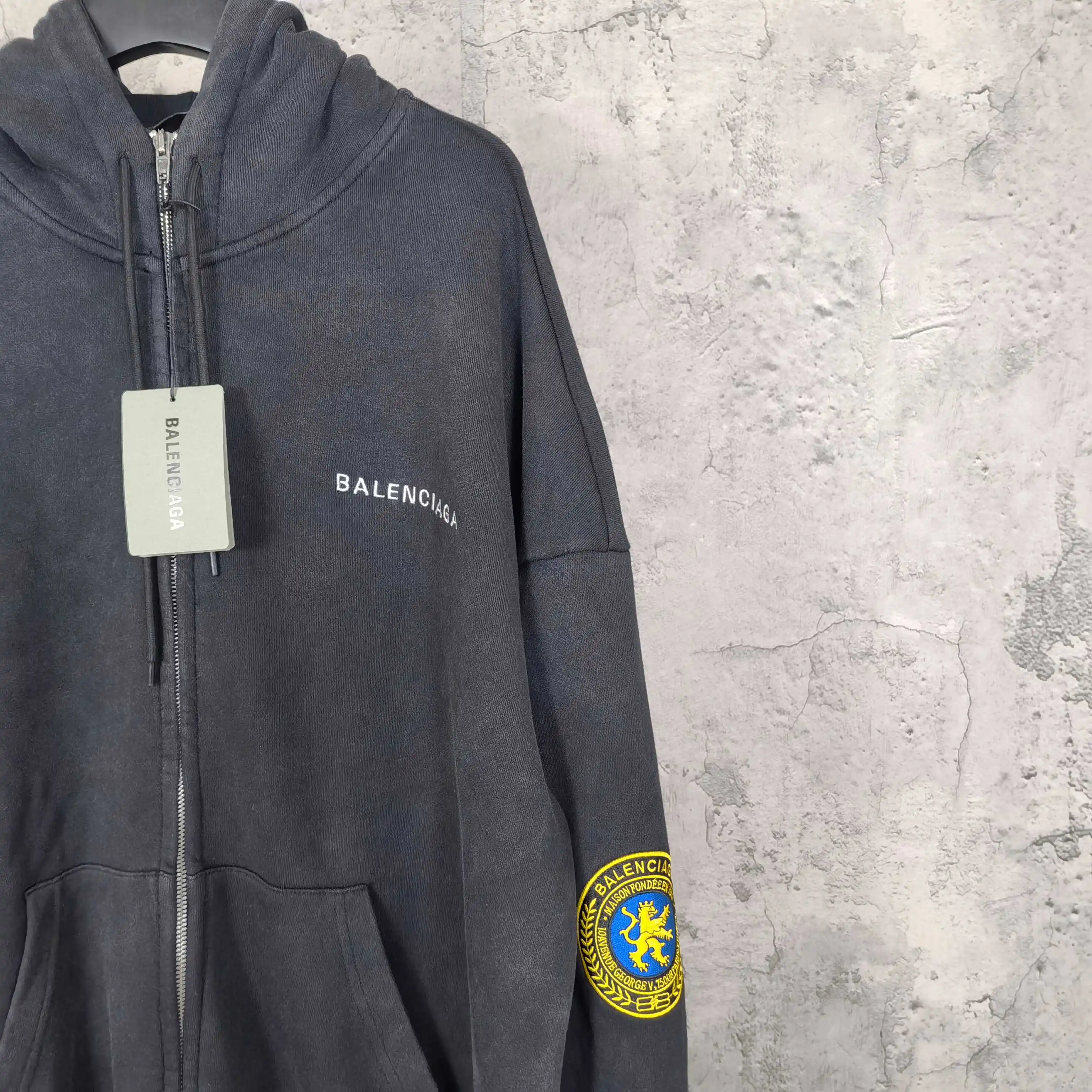 Oversized Embroidered Zip-Up Hoodie D24023164 — view 9