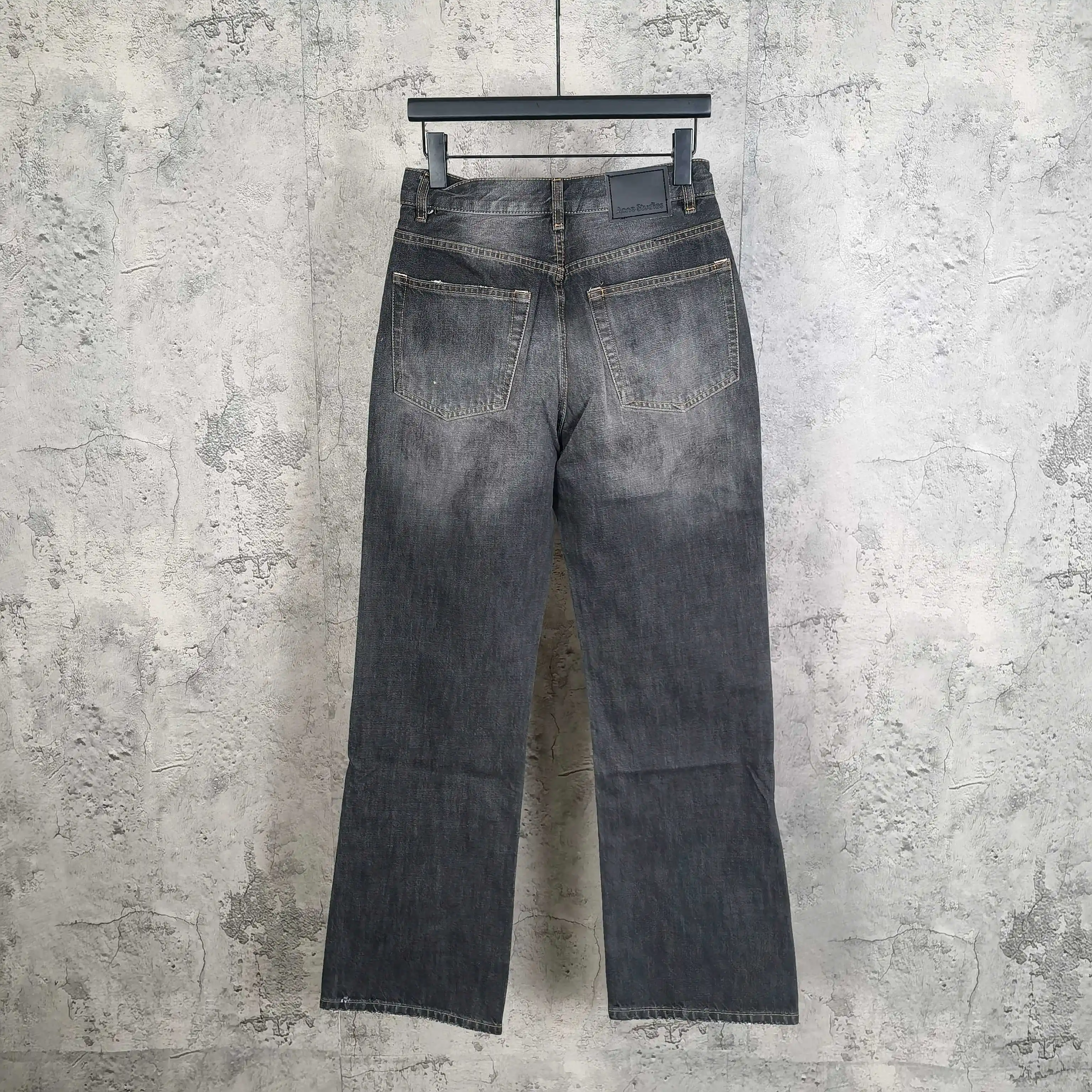Graffiti Print Washed Straight-Leg Jeans D24523246 — view 2