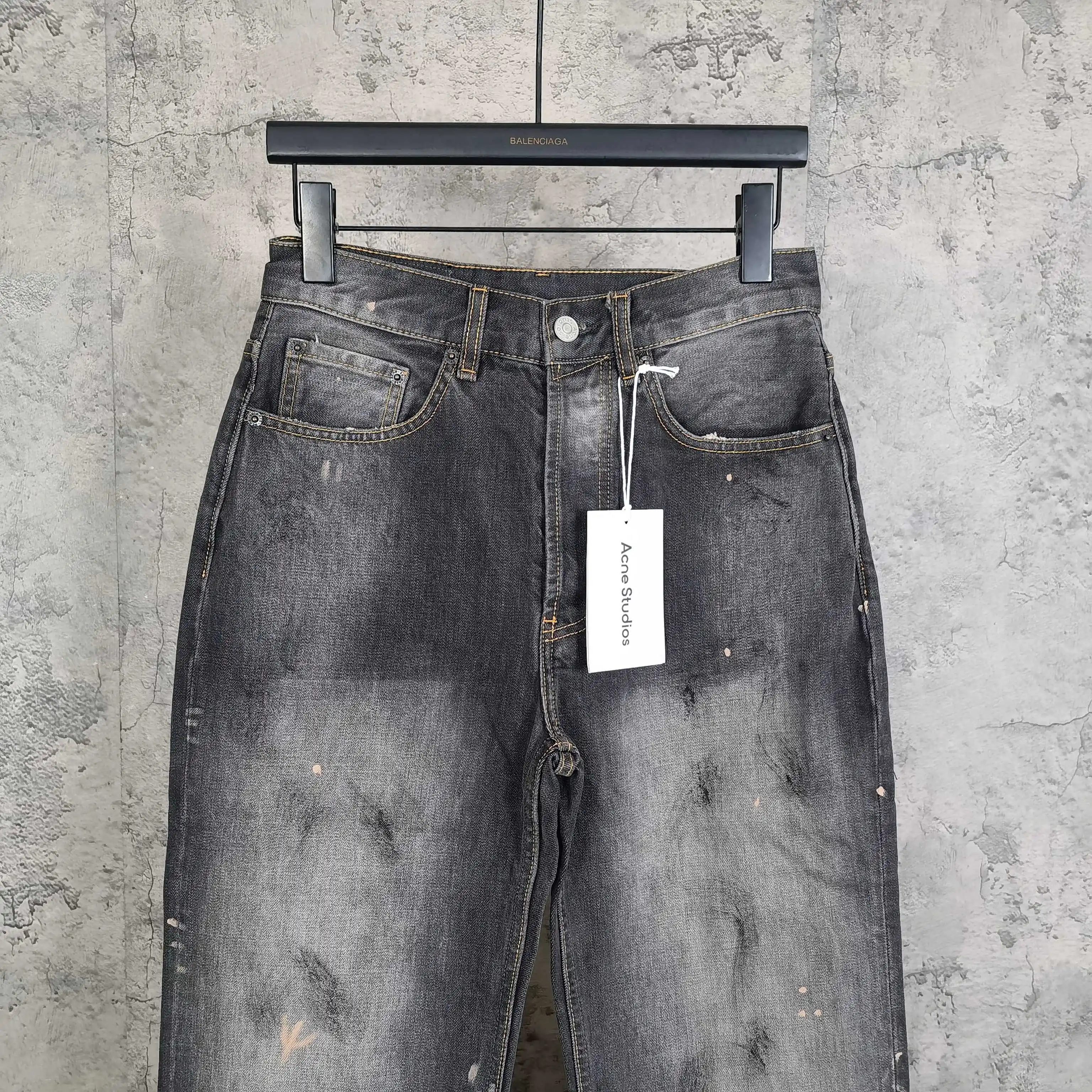 Graffiti Print Washed Straight-Leg Jeans D24523246 — view 3