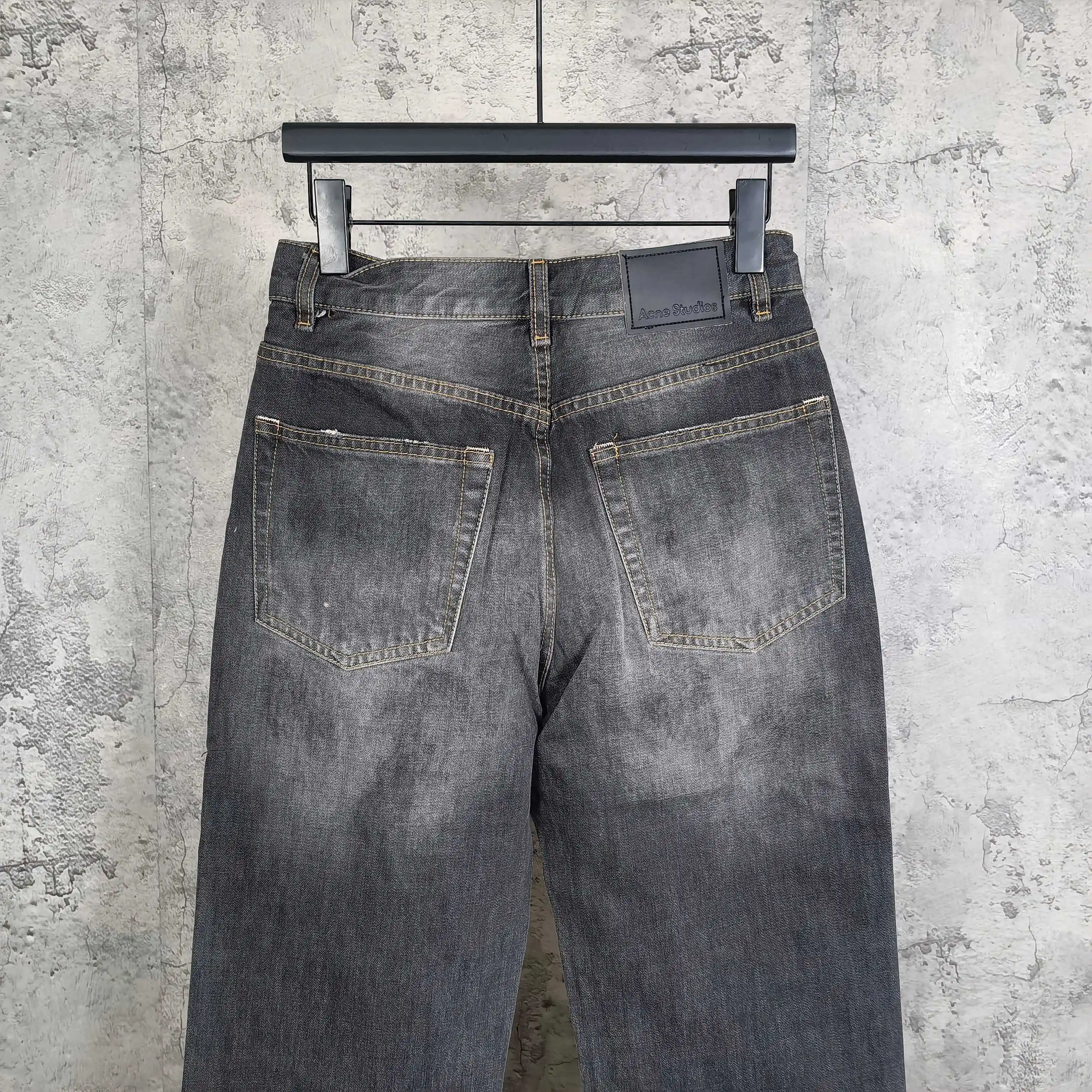 Graffiti Print Washed Straight-Leg Jeans D24523246 — view 6