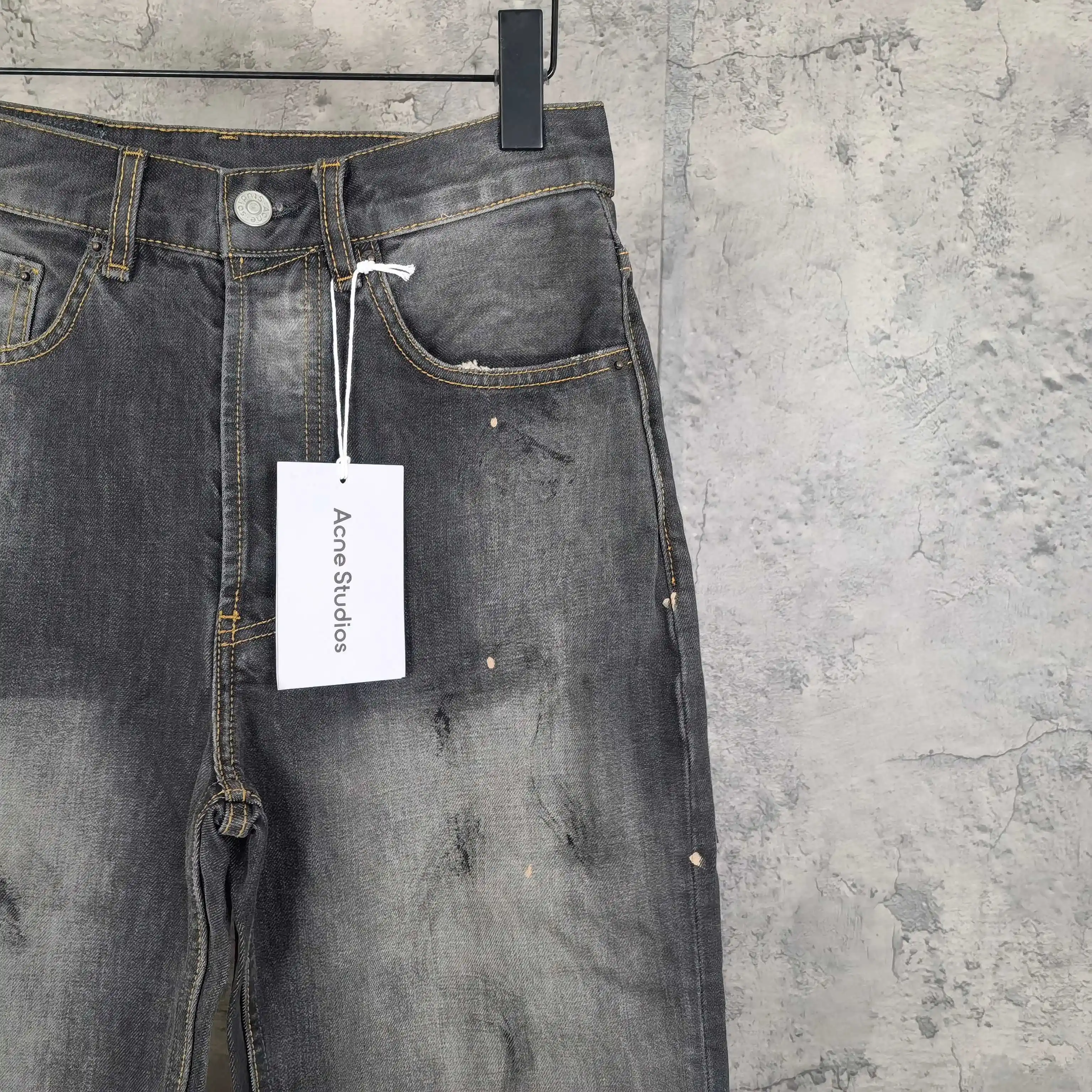 Graffiti Print Washed Straight-Leg Jeans D24523246 — view 8