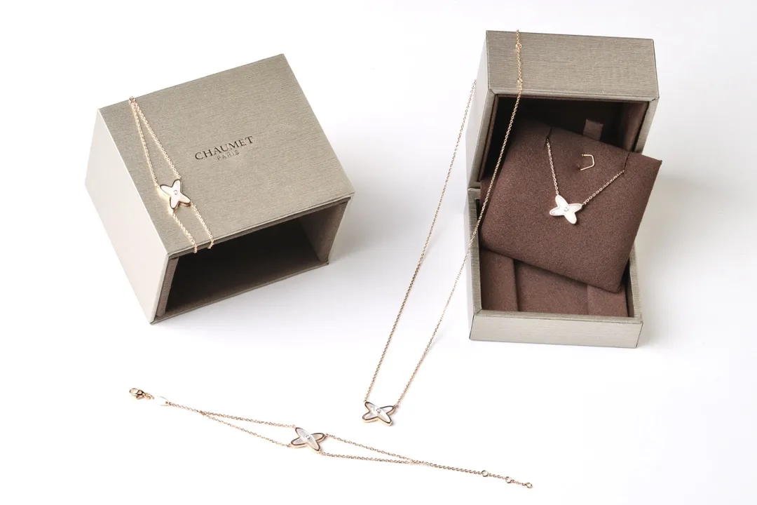 Jeux de Liens Mother-of-Pearl Pendant Necklace (Sterling Silver) D18516595