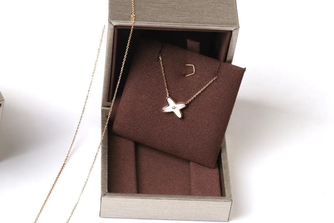 Jeux de Liens Mother-of-Pearl Pendant Necklace (Sterling Silver) D18516595 — view 2