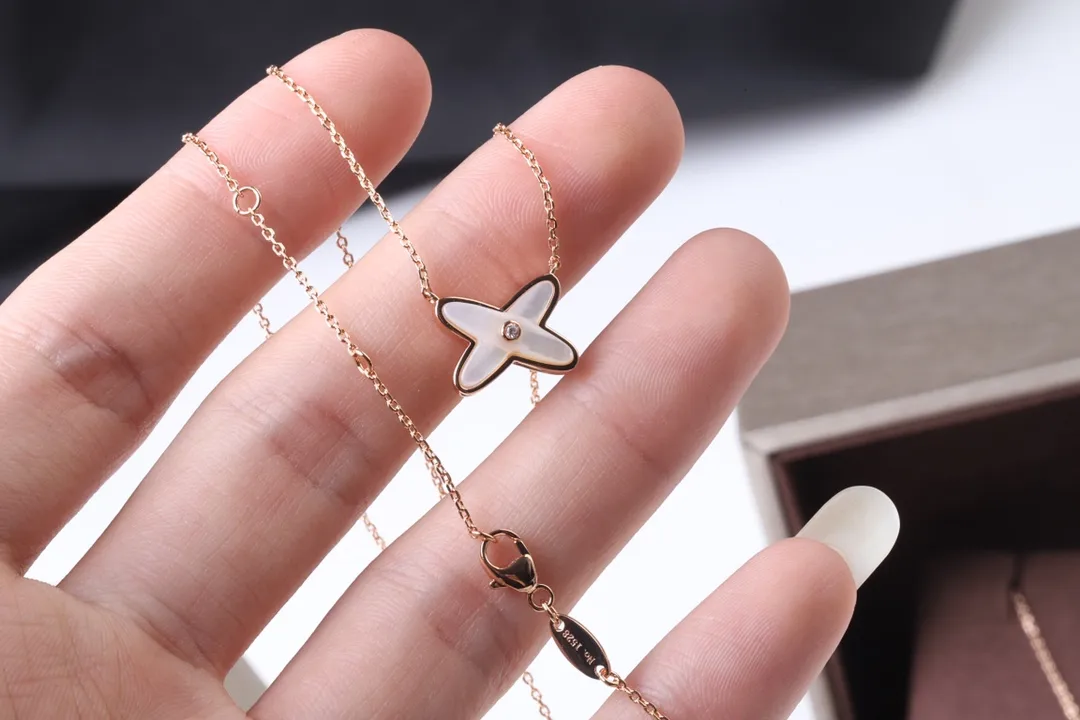 Jeux de Liens Mother-of-Pearl Pendant Necklace (Sterling Silver) D18516595 — view 4