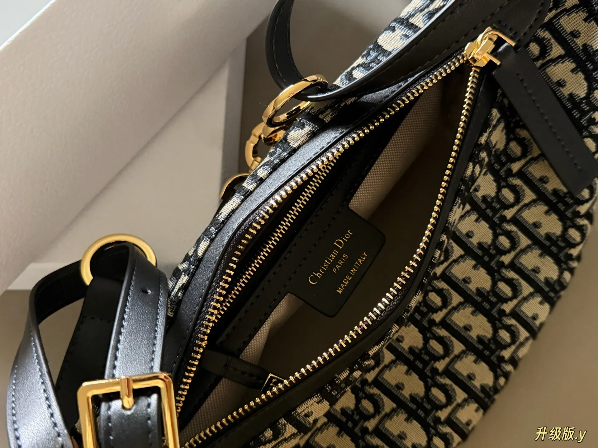 D-Journey Canvas Hobo Bag D38018063 — view 5