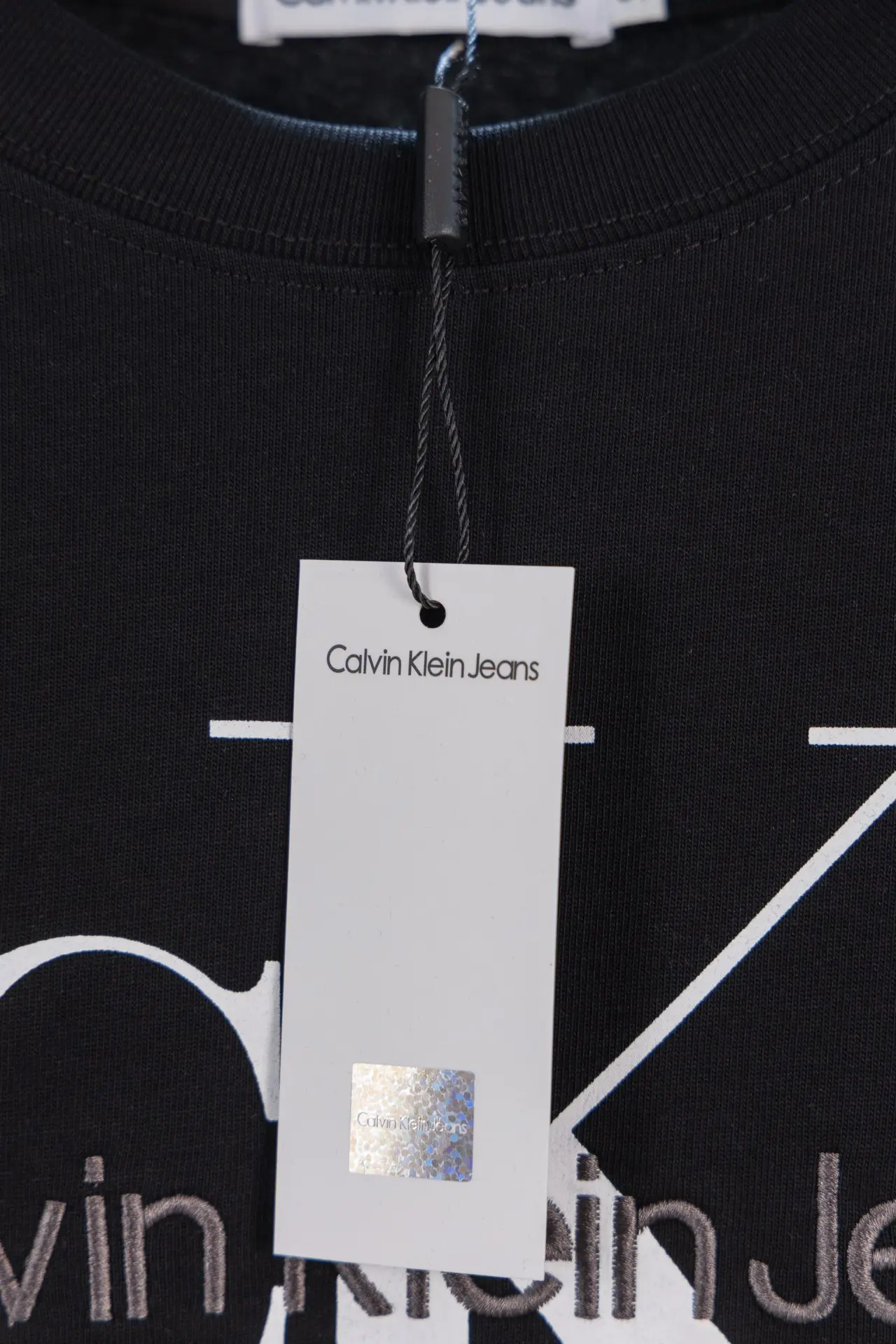 Logo Embroidered Long-Sleeve T-Shirt D12312237 — view 9