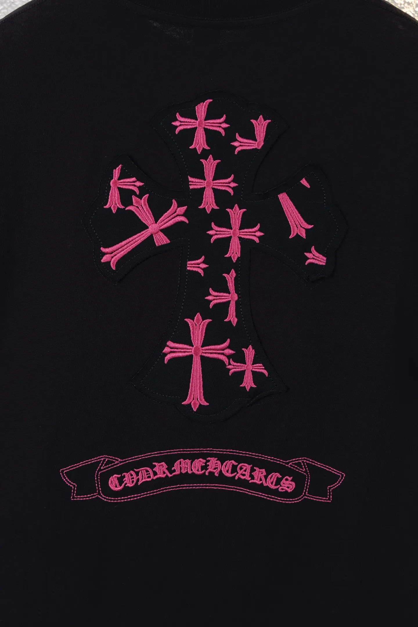 Cross Appliqué Embroidered Cotton T-Shirt D12512203 — view 5