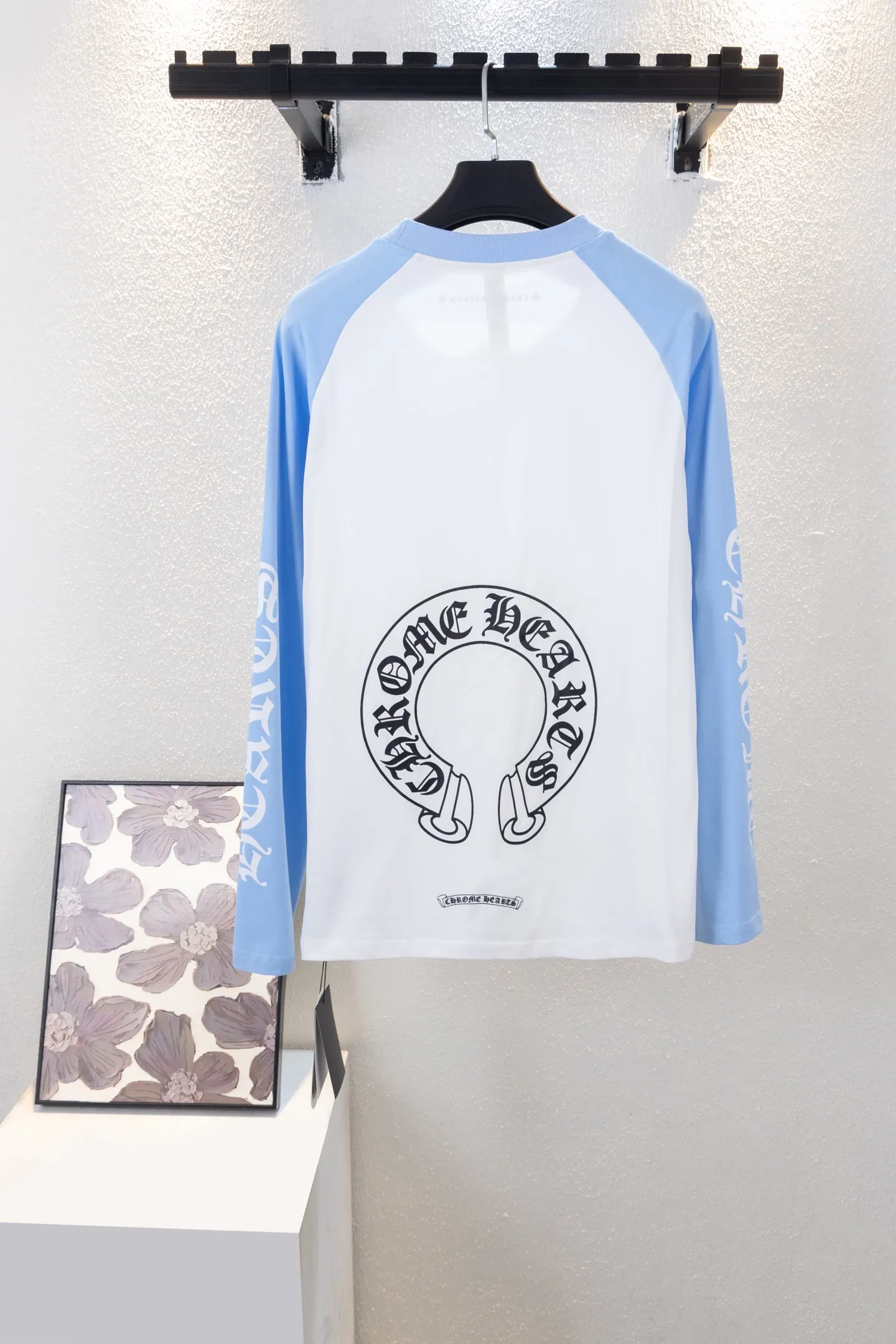 Horseshoe Logo Raglan Long-Sleeve T-Shirt D12812264 — view 2