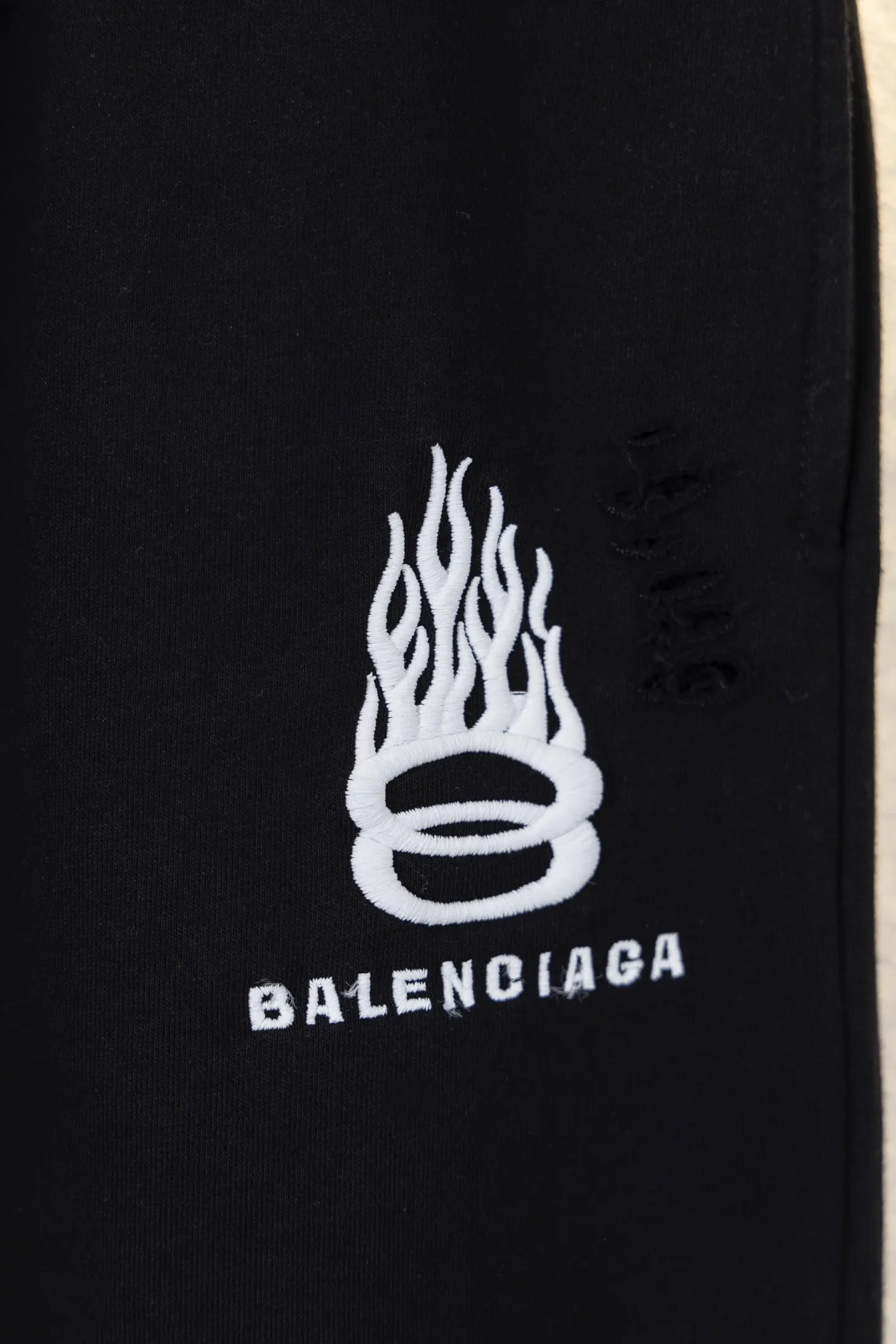 Flame Logo Distressed Cotton Shorts D12812209 — view 5