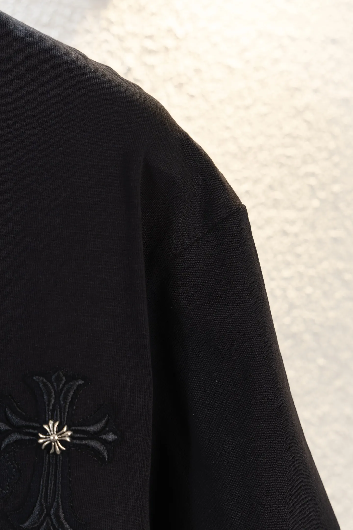 Leather Cross Patch Cotton T-Shirt D12812205 — view 9
