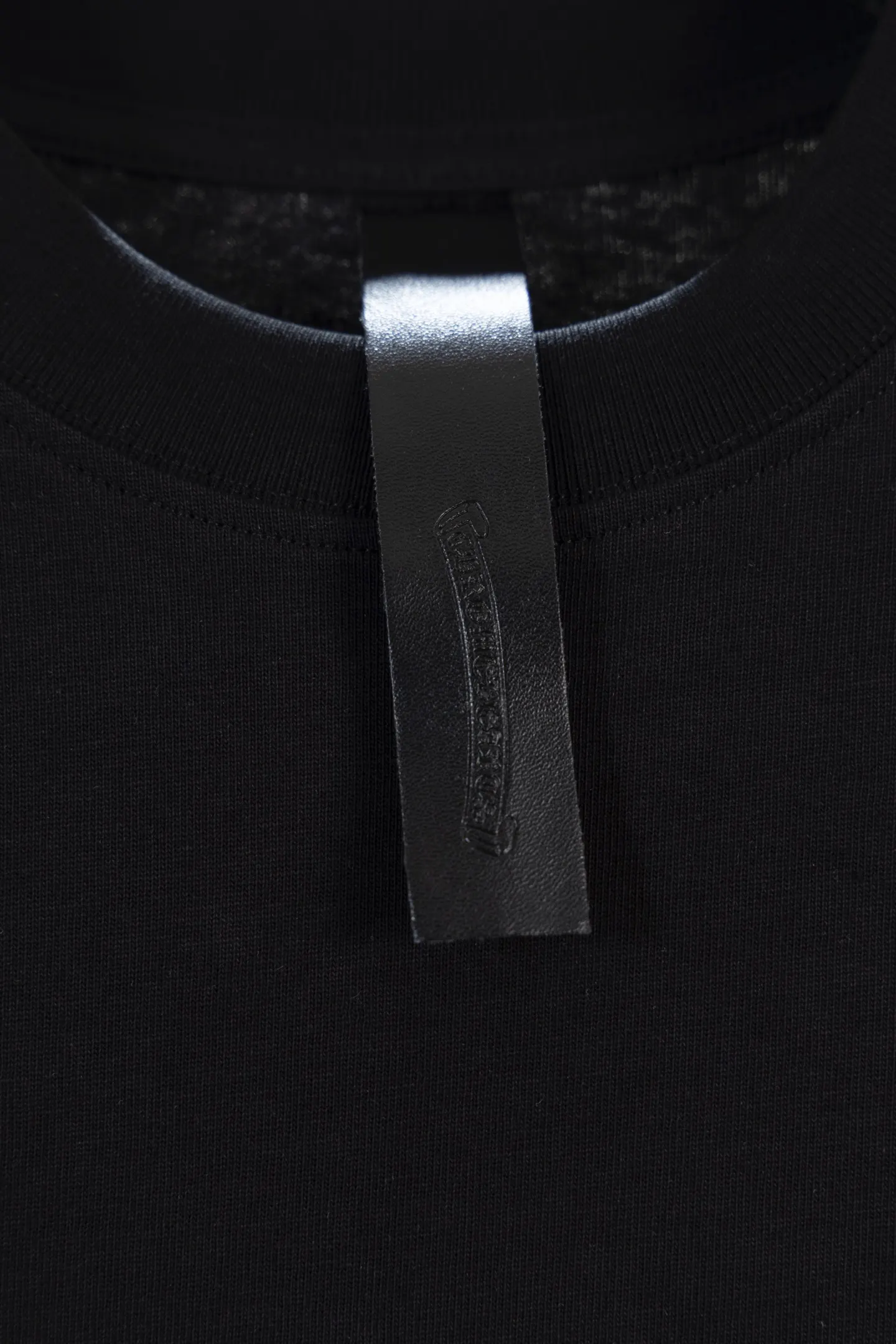 Leather Cross Patch Cotton T-Shirt D12812205 — view 10