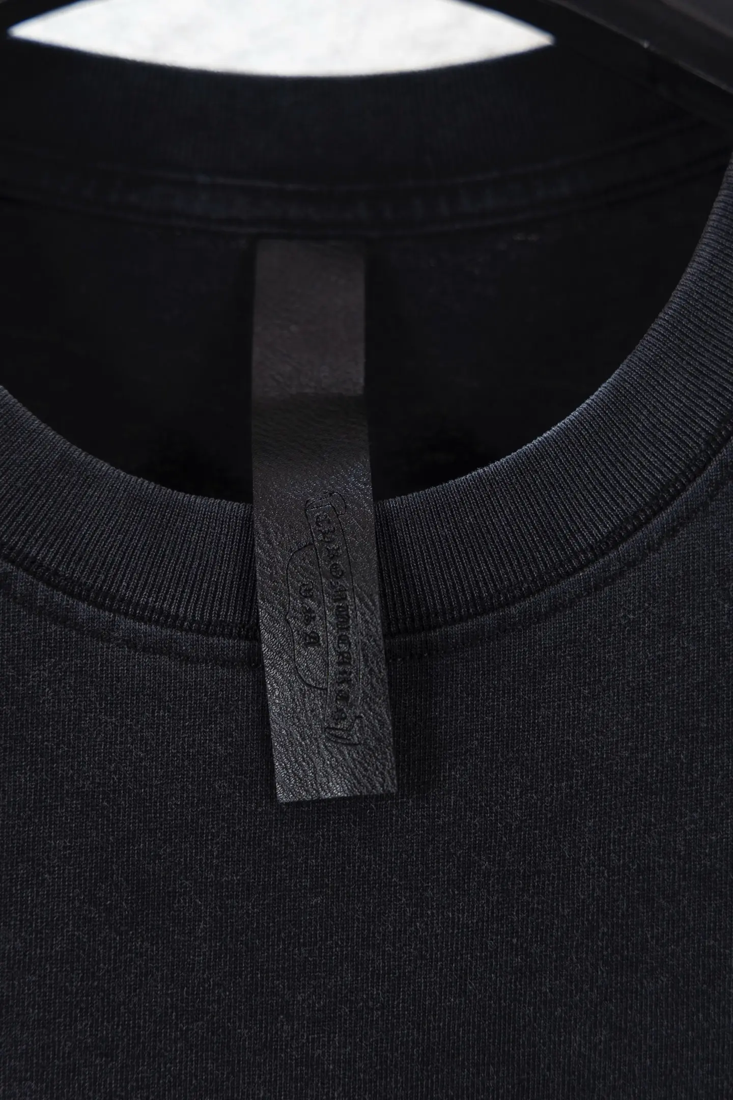 Cross Patch Embroidered Cotton T-Shirt D13012223 — view 4