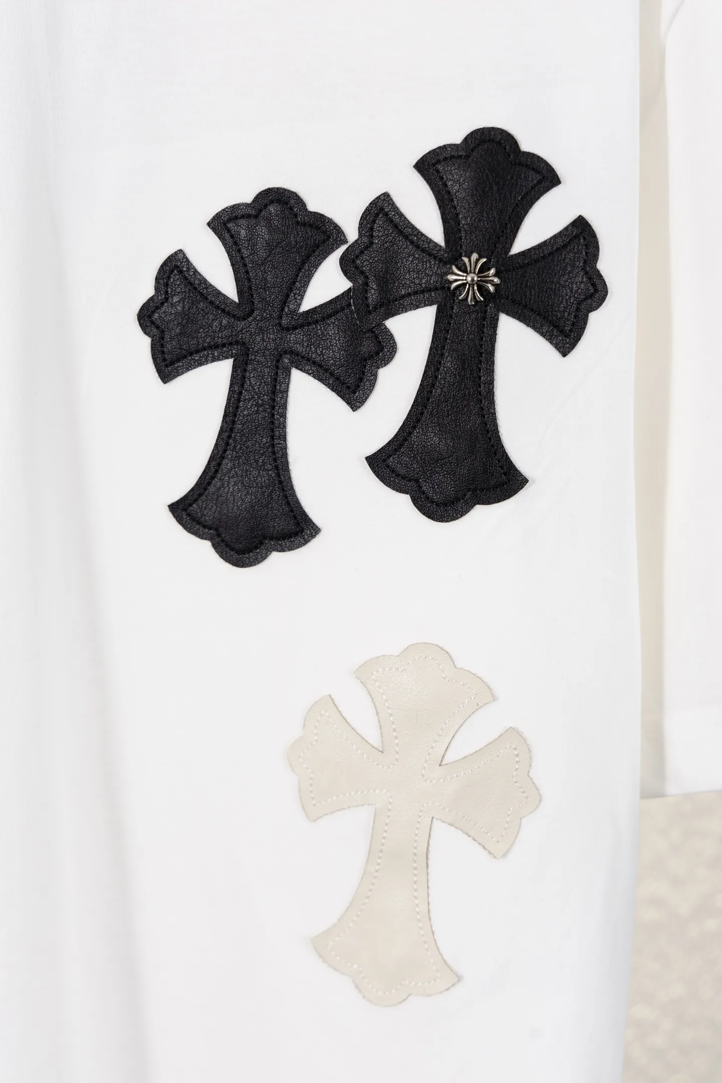 Cross Patch Embroidered Cotton T-Shirt D13312199 — view 4