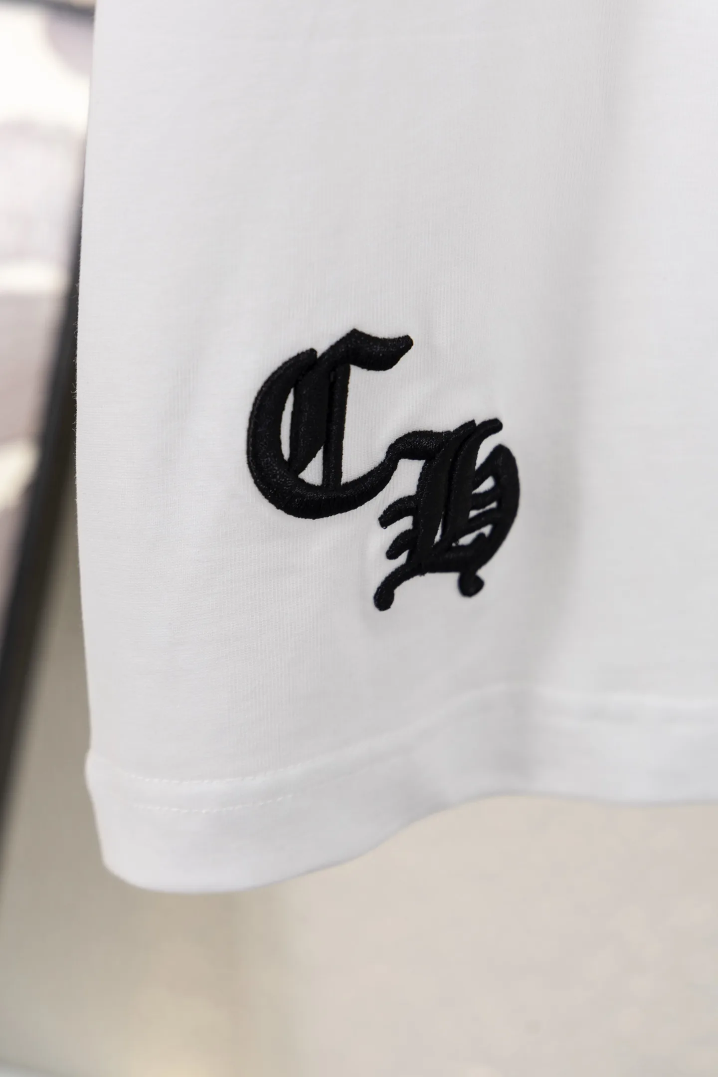 Cross Patch Embroidered Cotton T-Shirt D13312199 — view 6