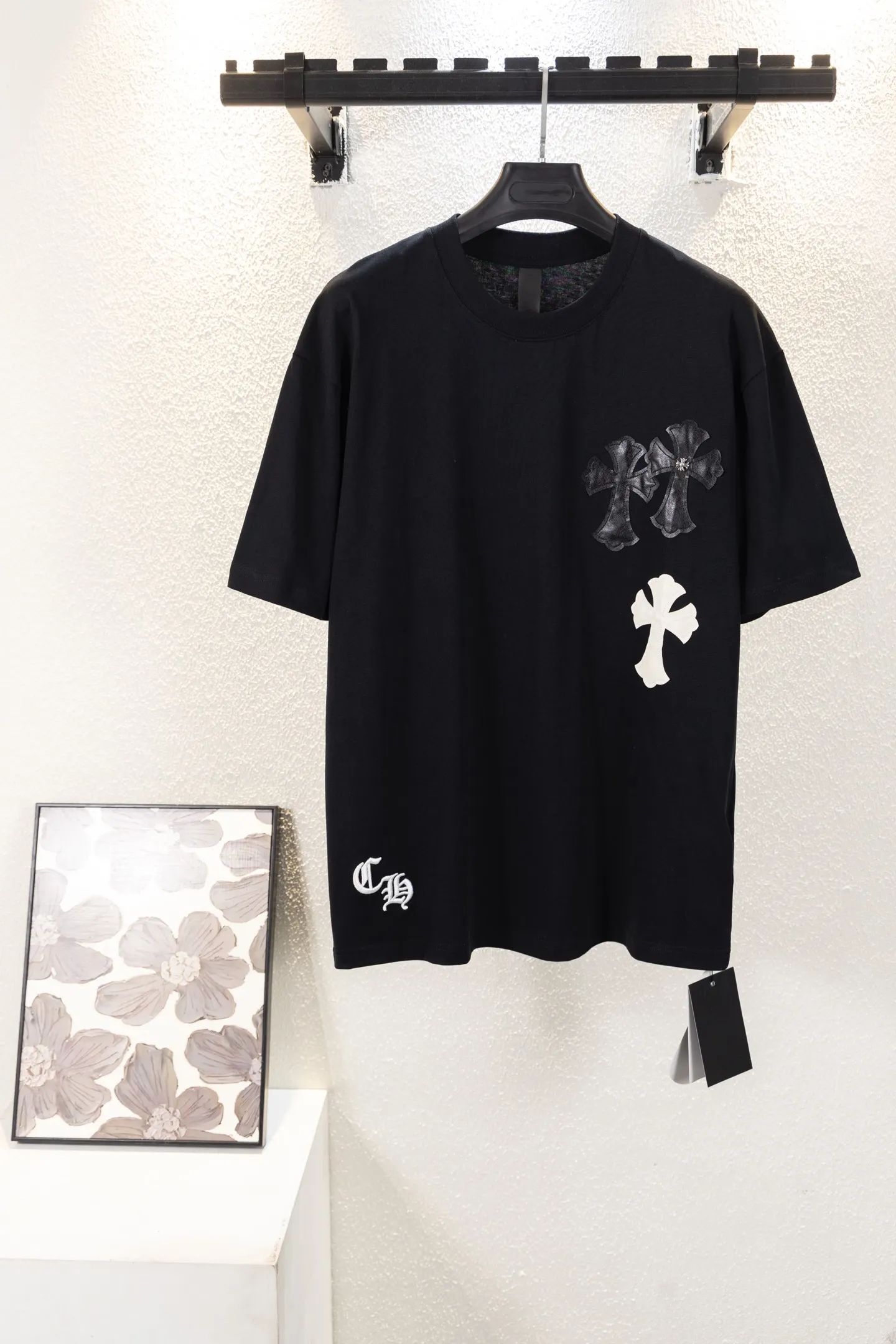 Leather Cross Patch Embroidered T-Shirt D13312200