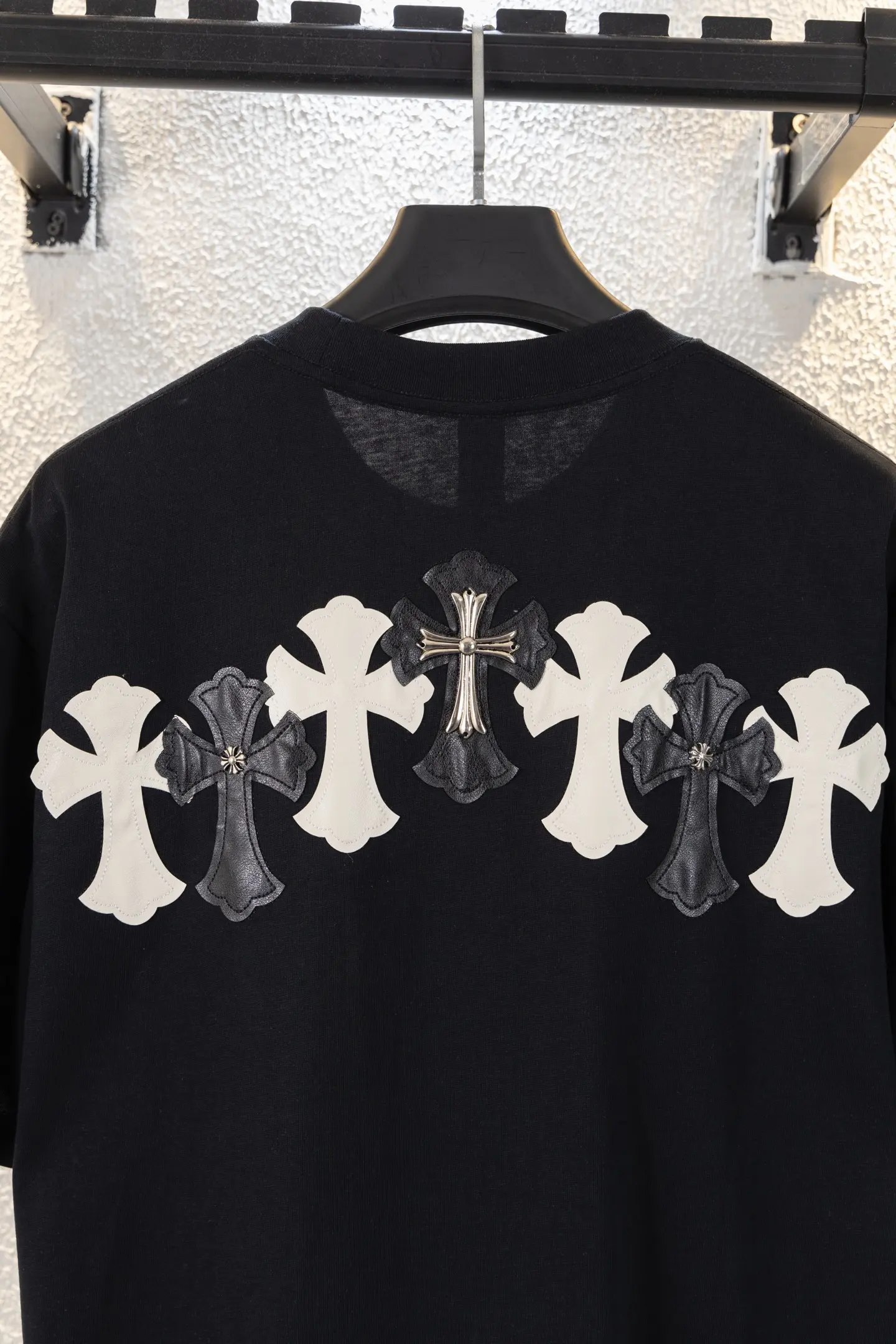 Leather Cross Patch Embroidered T-Shirt D13312200 — view 5